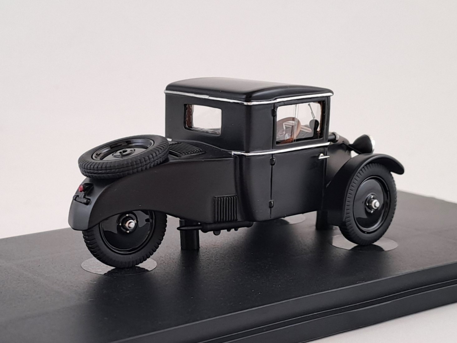 Tatra 49 osobní 1:43 AutoCult