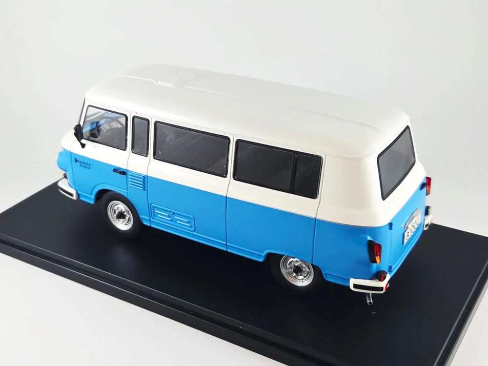 Barkas B 1000 Bus 1970 1:24 Whitebox
