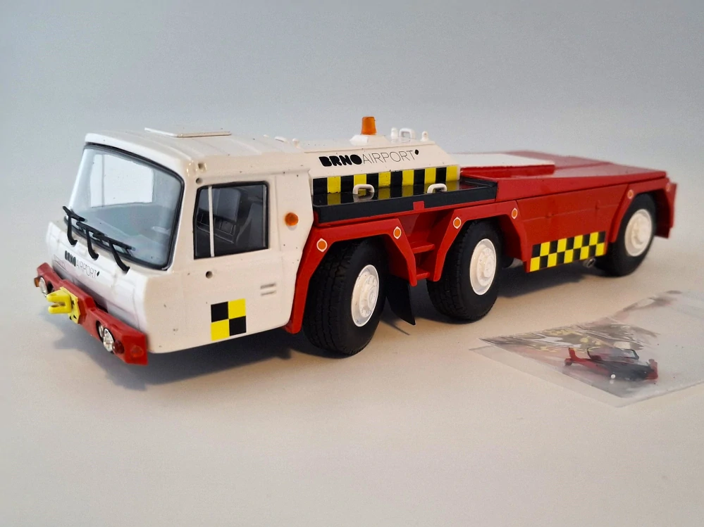 Tatra 815 TPL letištní tahač Brno Tuřany 1:43 Kaden