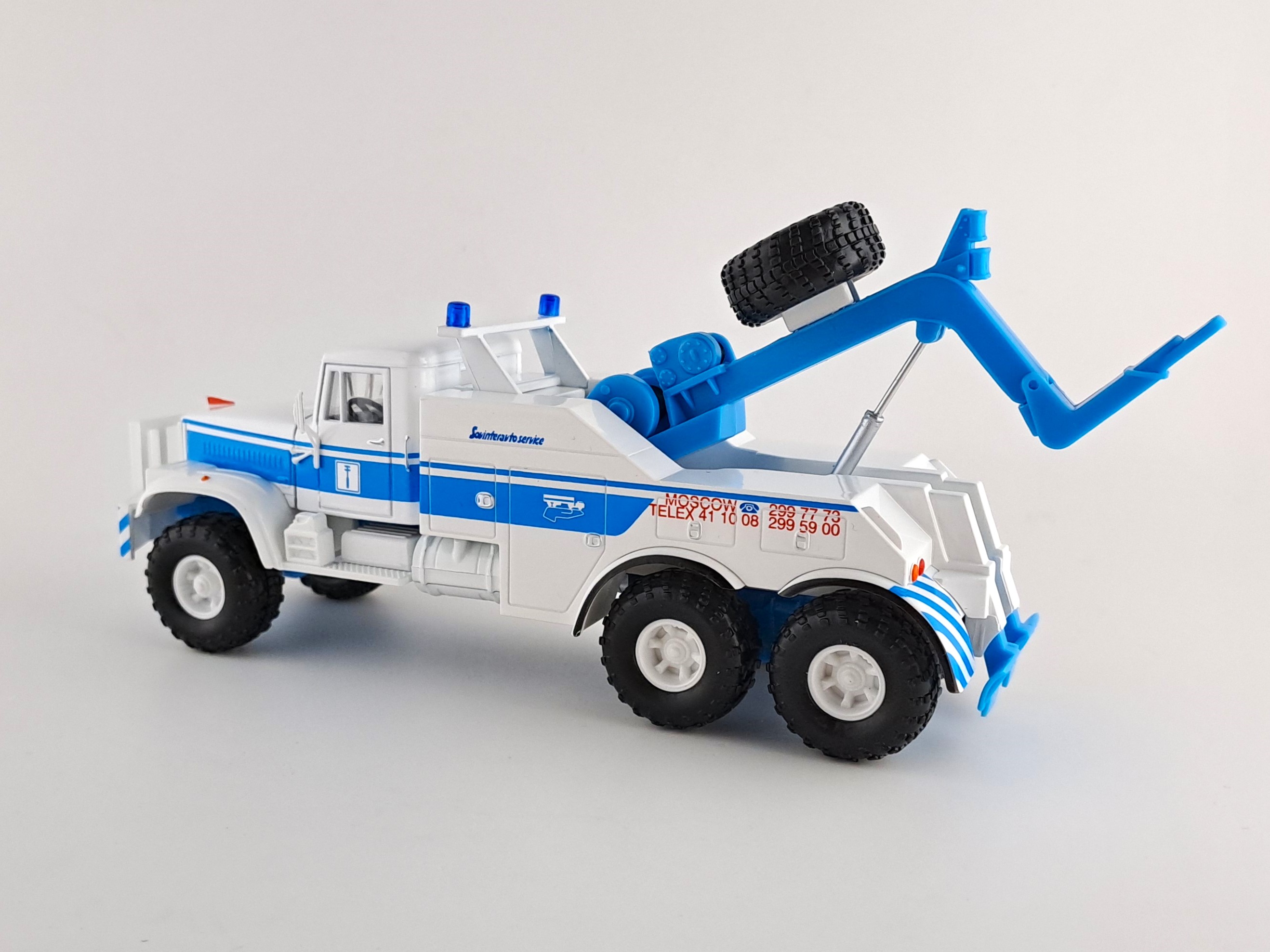 KrAZ 255B odtahovka 1:43 Modimio časopis s modelem