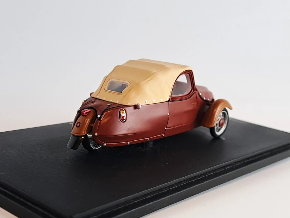 Velorex 16/350 zavřená střecha 1:43 Spark