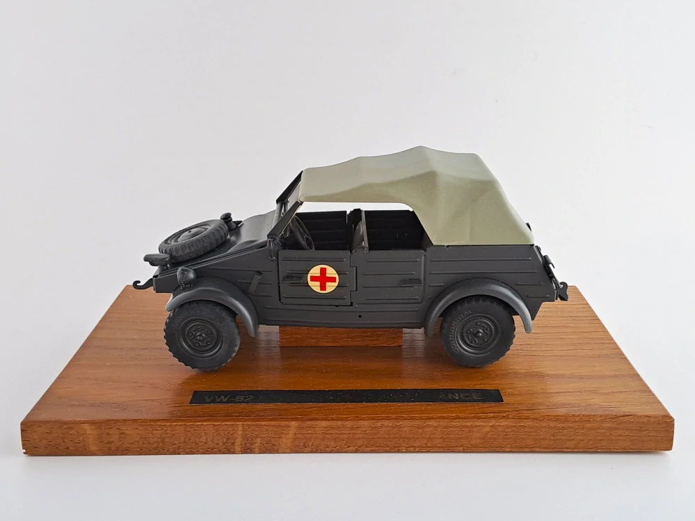 VW 82 Kübelwagen ambulance 1:24 Gonio