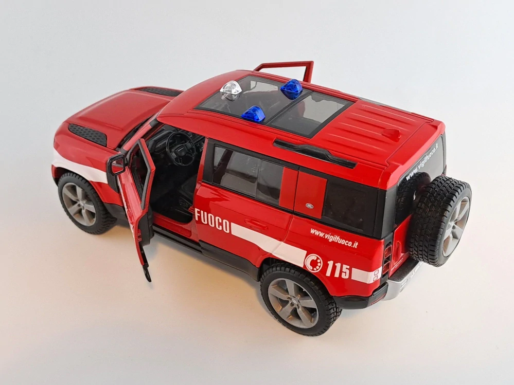 Land Rover Defender 110 hasiči 1:24 Bburago