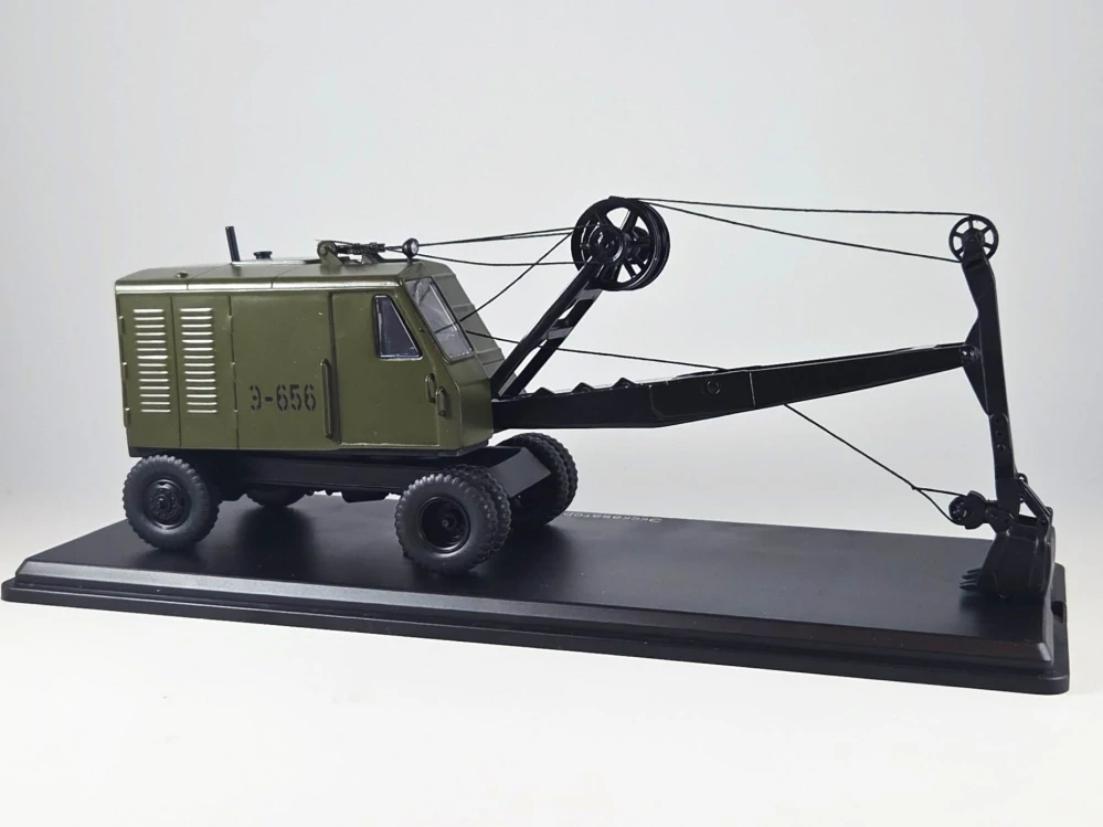 Lanový bagr E-656 1:43 ModelPro