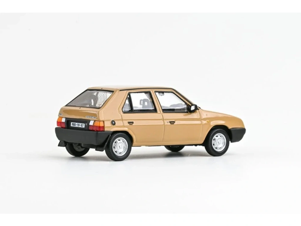 Škoda Favorit 136L (1988) - Hnědá Beduínská 1:43 Abrex