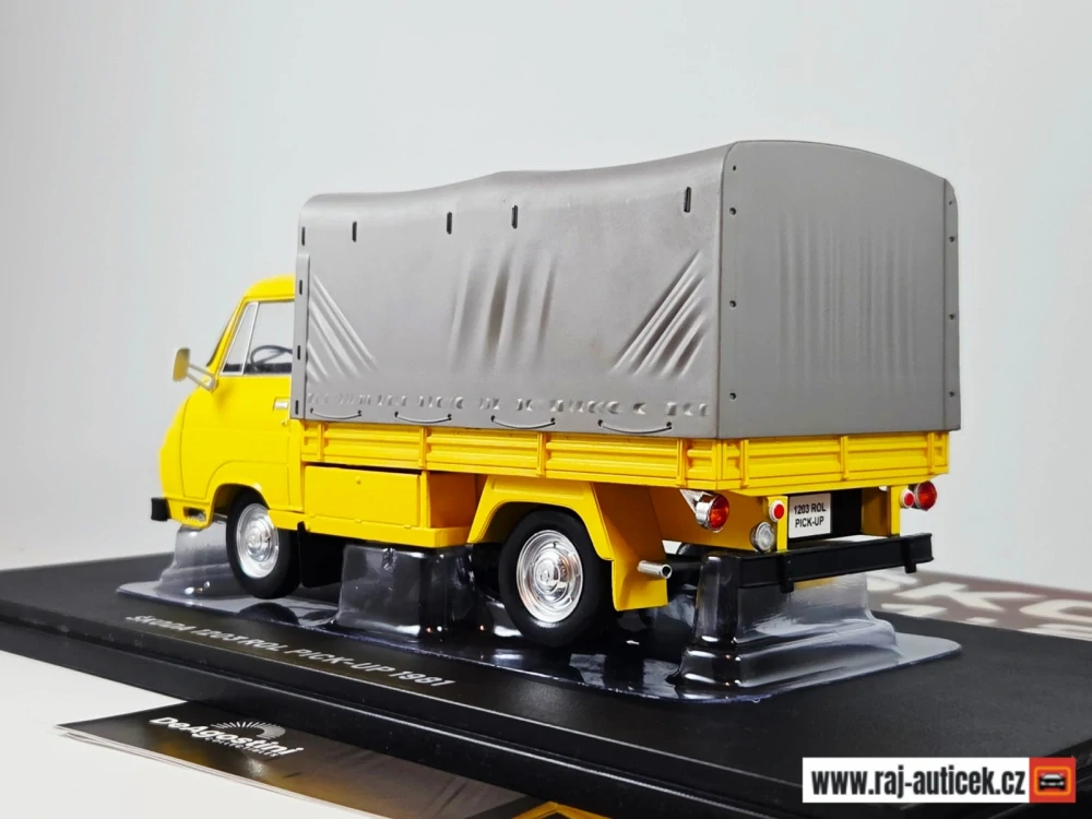 Škoda 1203 ROL 1:24 časopis Nadčasové Ikony no.11 s modelem