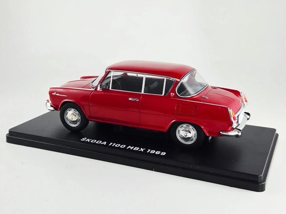 Škoda 1000 MBX 1:24 časopis Nadčasové Ikony no.11 s modelem