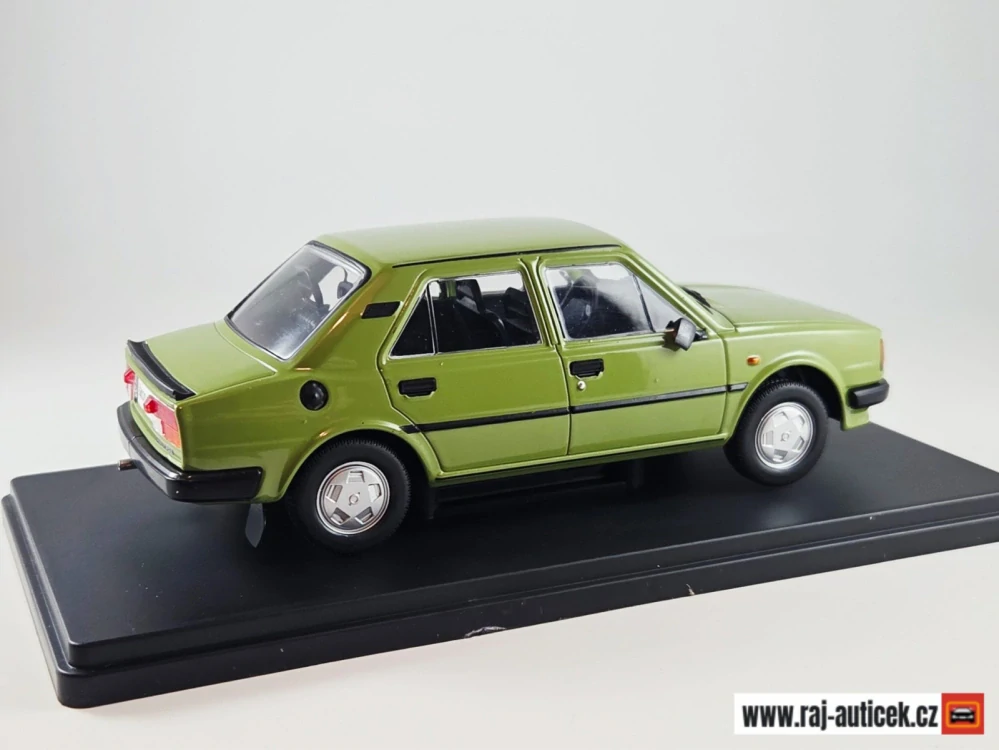 Škoda 135 L 1:24 časopis Nadčasové Ikony no.11 s modelem