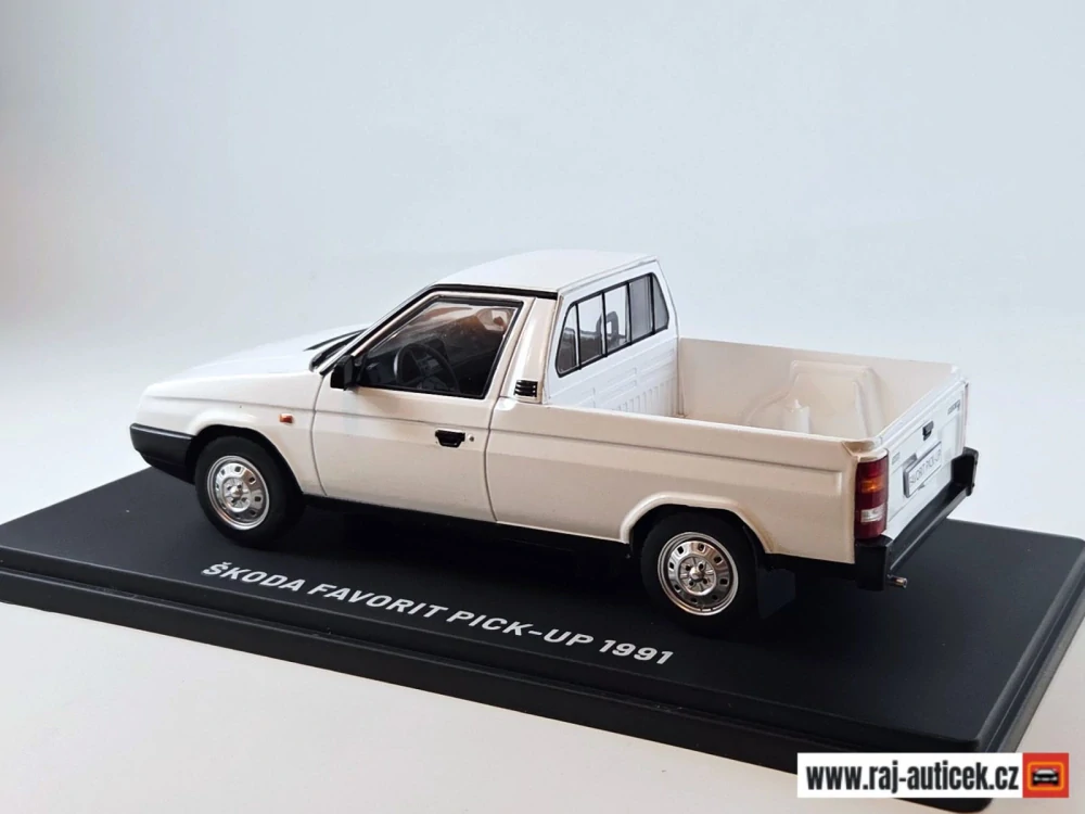 Škoda Favorit Pick-up 1:24 časopis Nadčasové Ikony s modelem