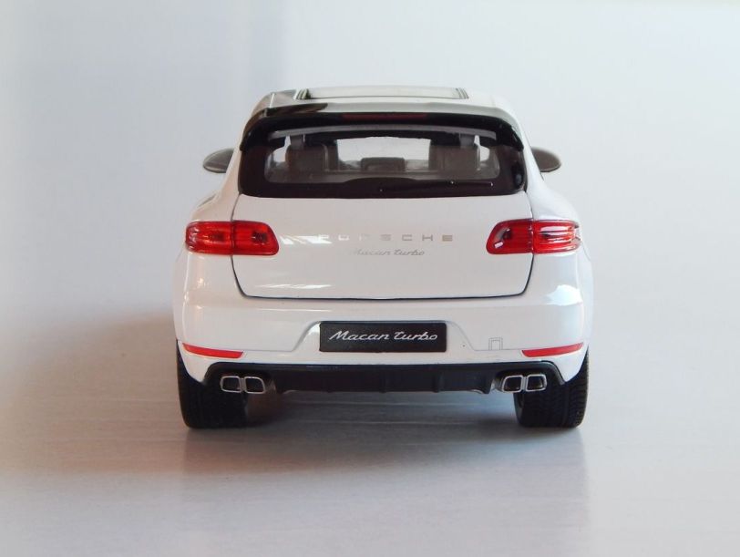 Porsche Macan Turbo 1:24 Welly