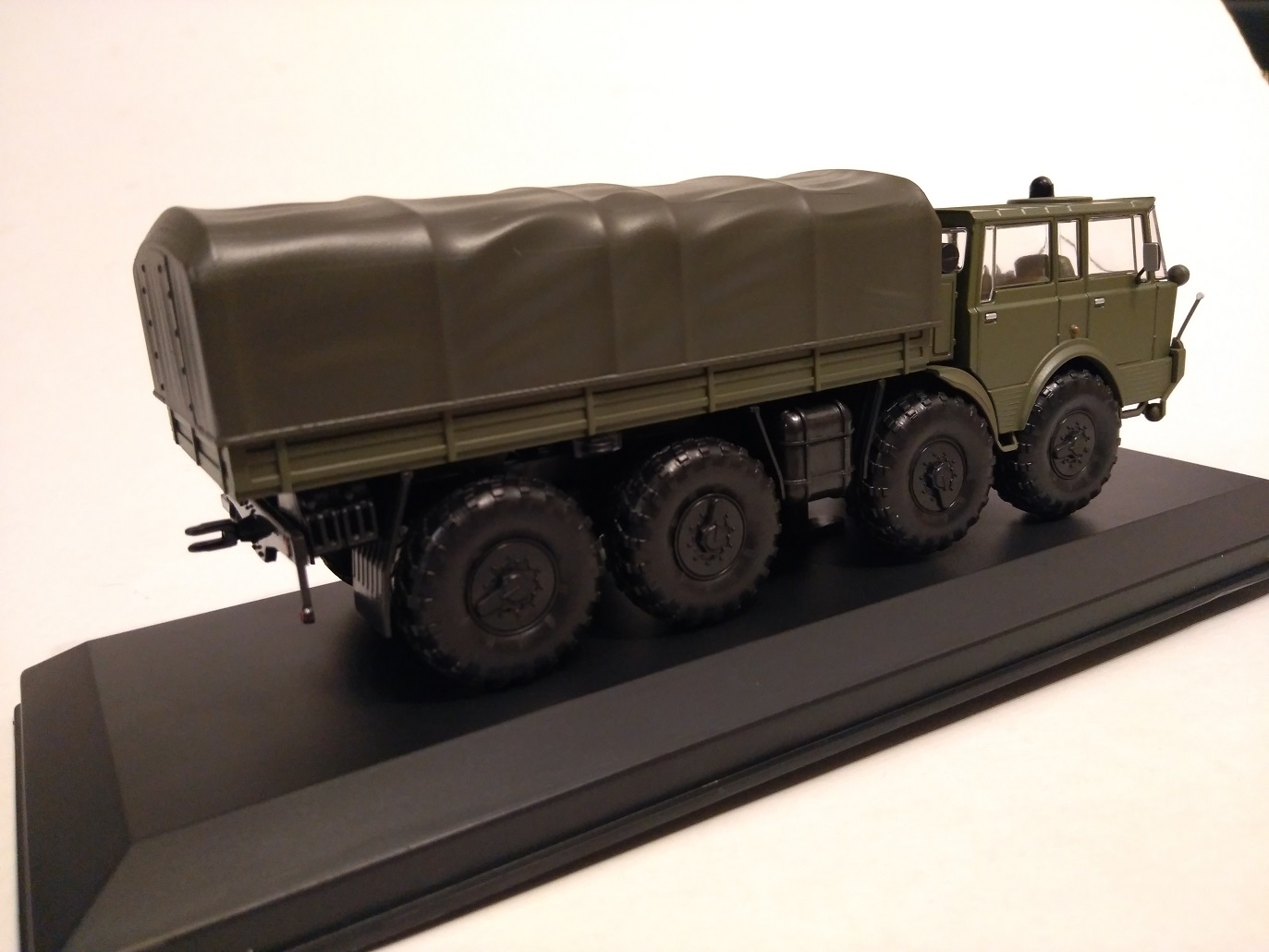 Tatra 813 Kolos 1:43 IXO