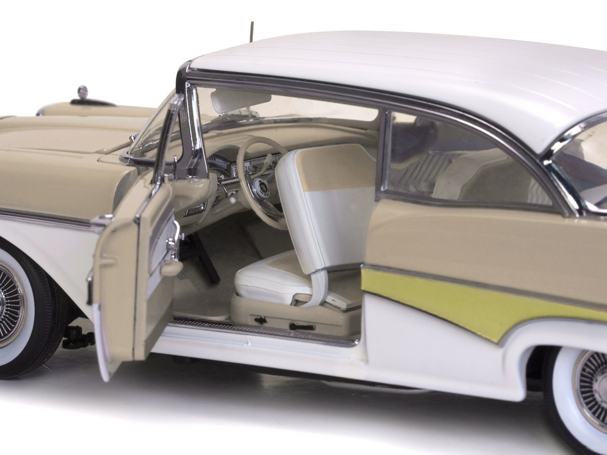 Ford Fairline 500 HardTop 1:18 Sunstar