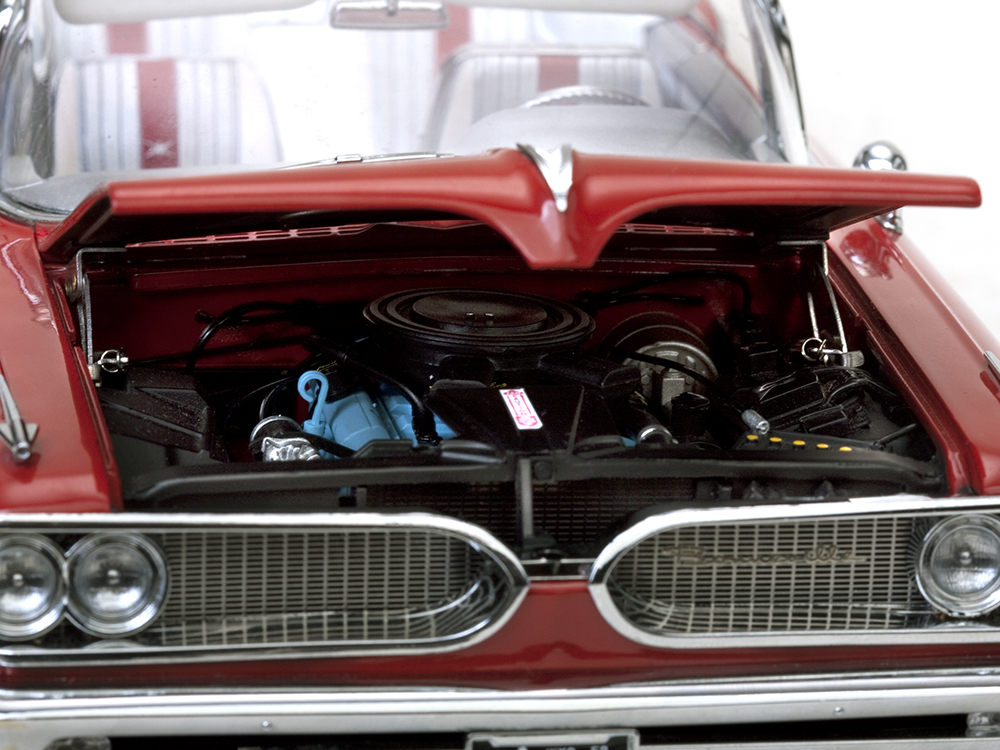 Pontiac Bonneville Convertible 1:18 Sun Star