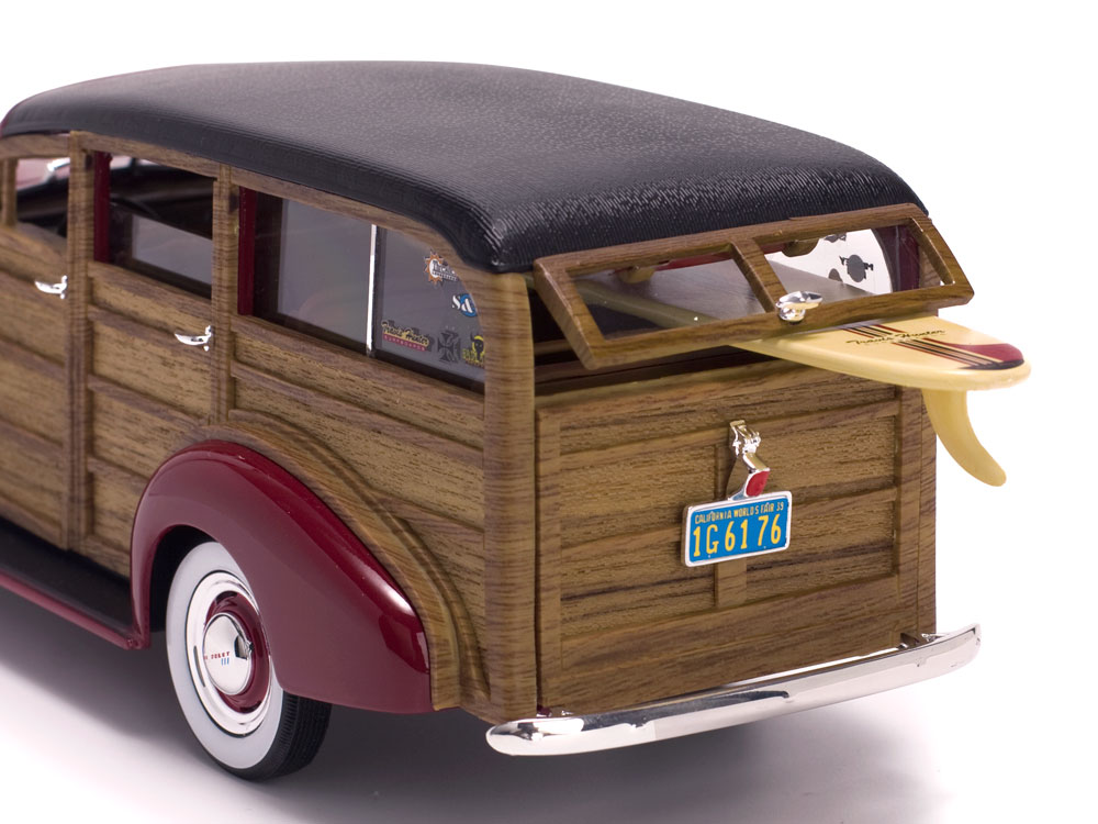 Chevrolet Woody Surf Wagon 1:18 Sun Star