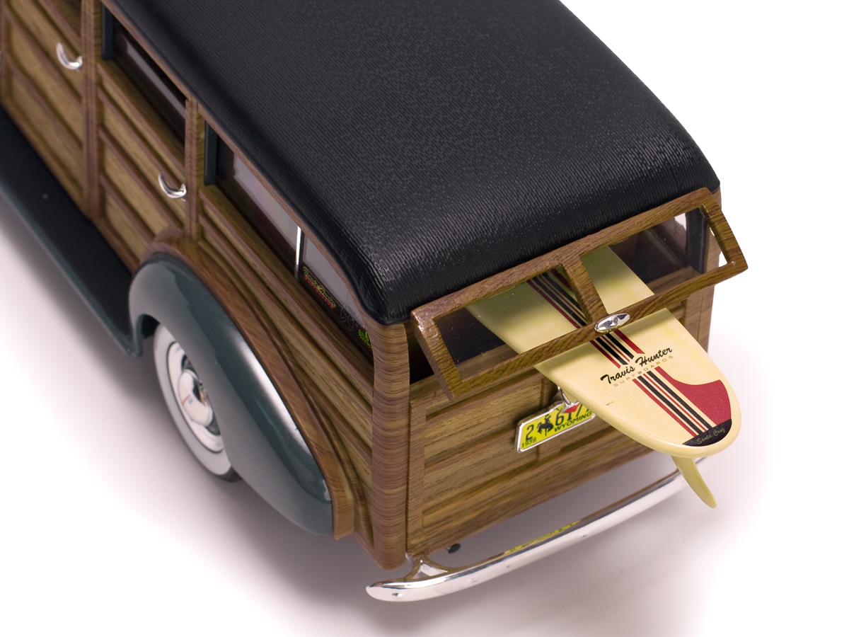 Chevrolet Woody Surf Wagon 1:18 Sun Star