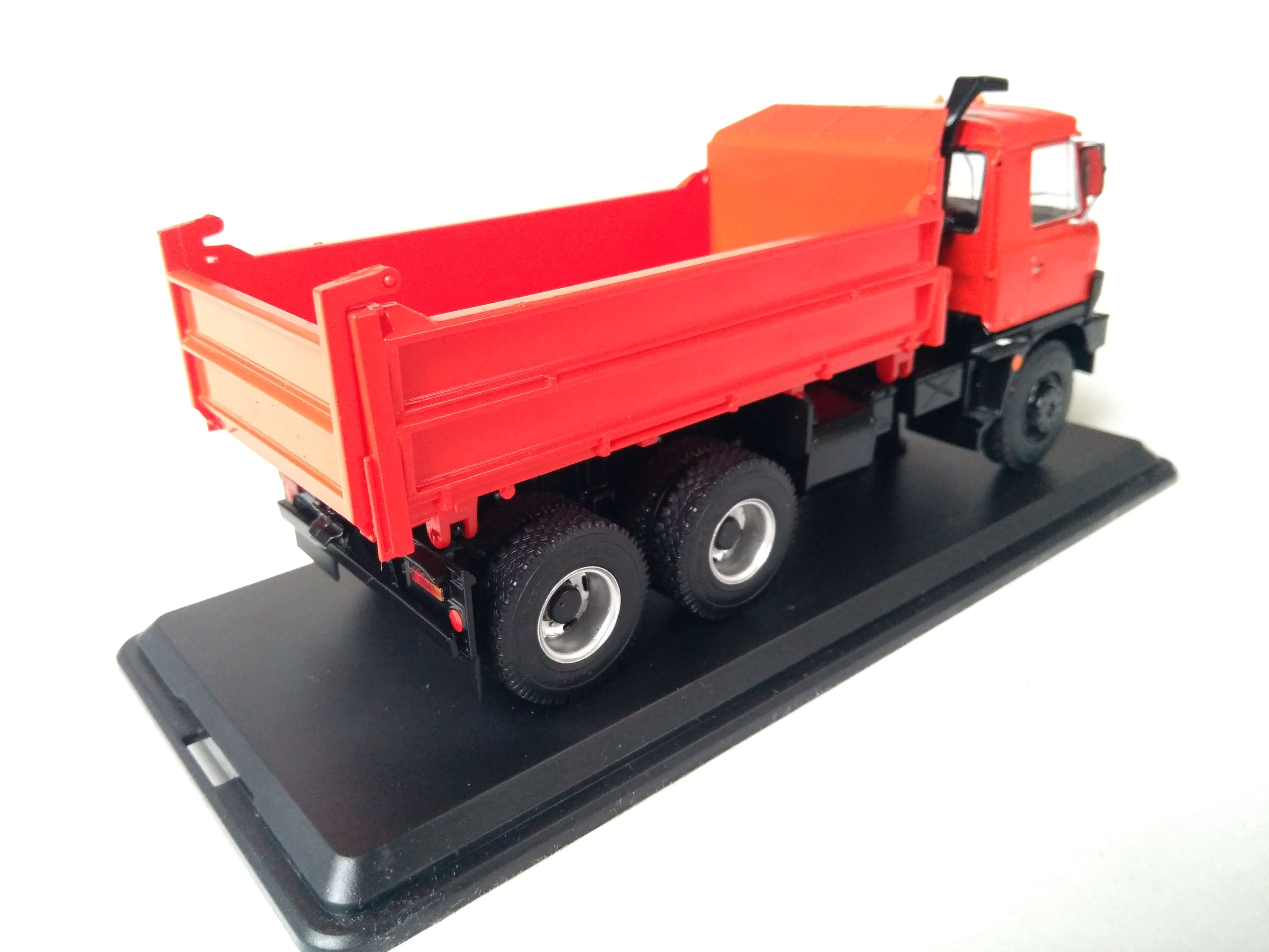Tatra 815 S3 červená 1:43 Premium ClassiXXs