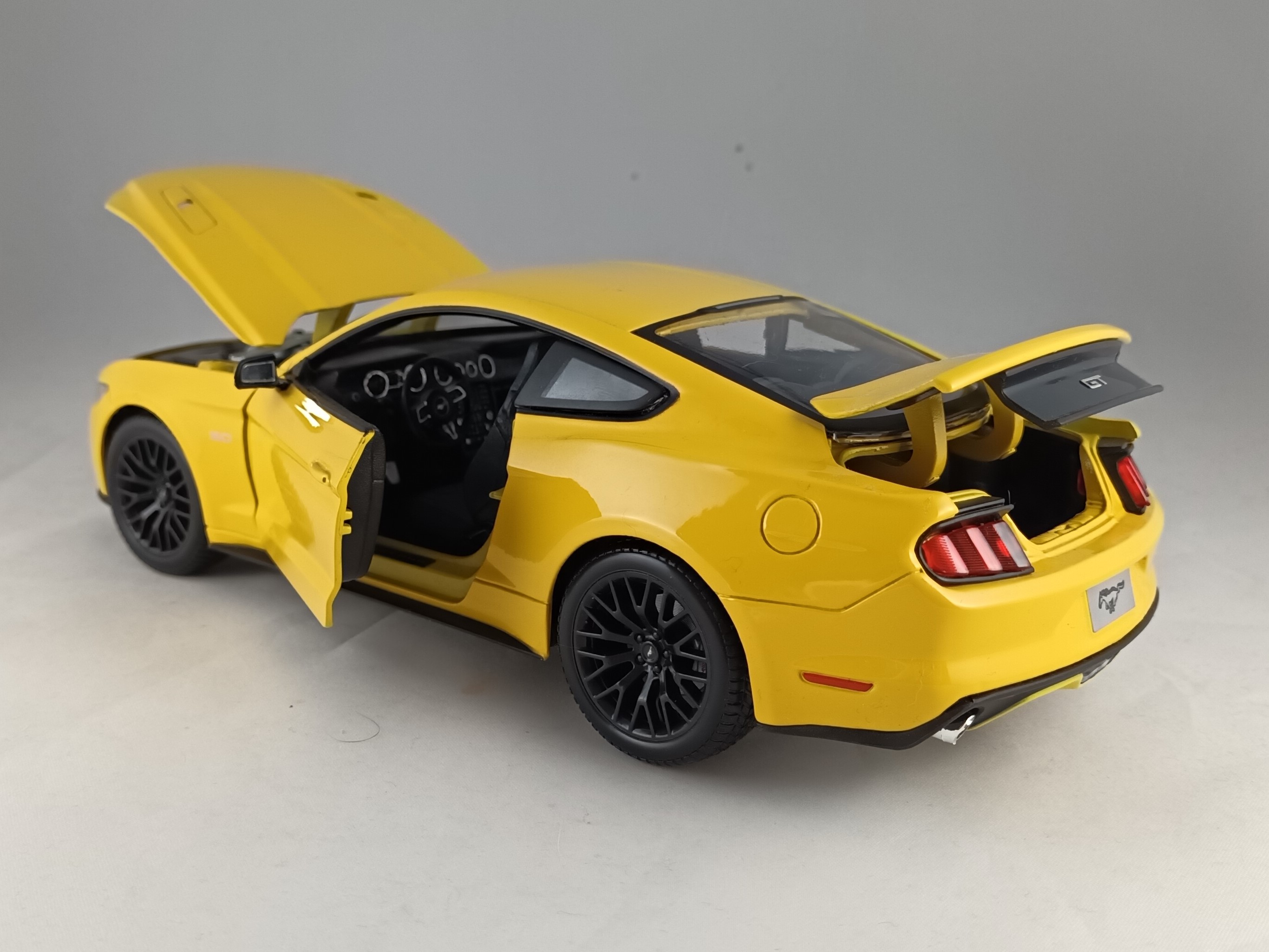 Ford Mustang 1:18 Maisto