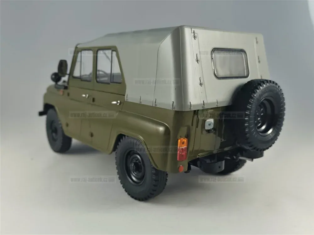 UAZ 469 1:18 Premium ClassiXXs