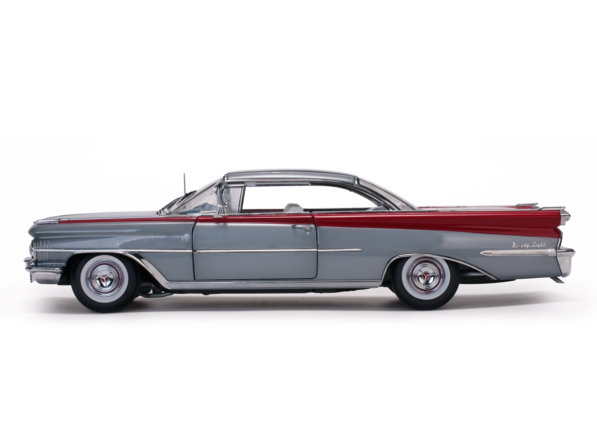 Oldsmobile 98 HardTop 1:18 Sun Star