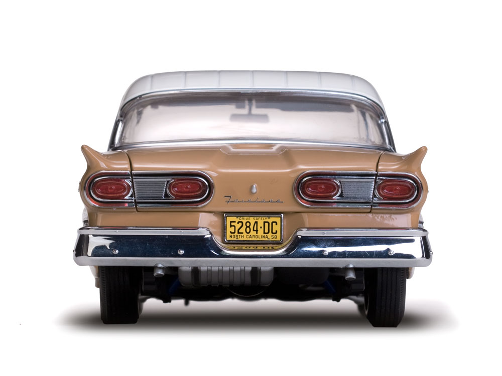 Ford Fairlane 500 HardTop 1:18