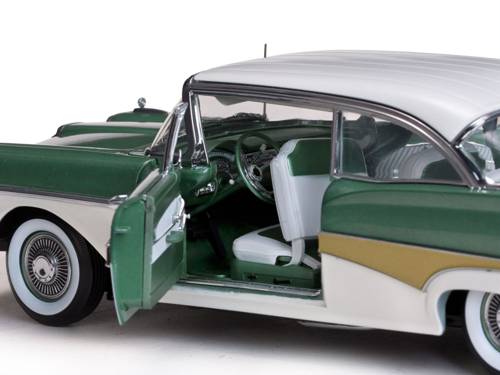 Ford Fairlane 500 HardTop 1:18 Sun Star