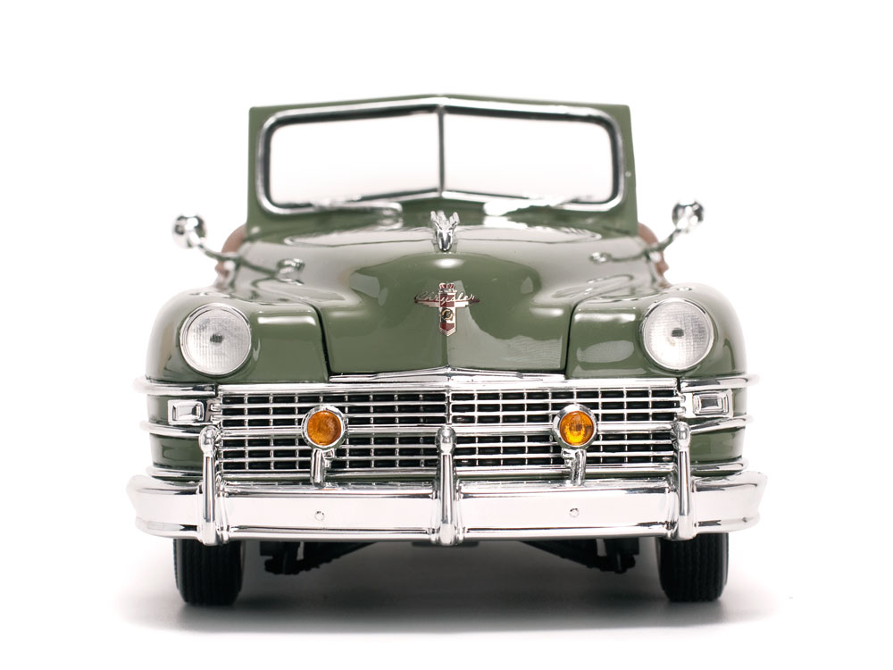 Chrysler Town & Country 1:18 Sun Star