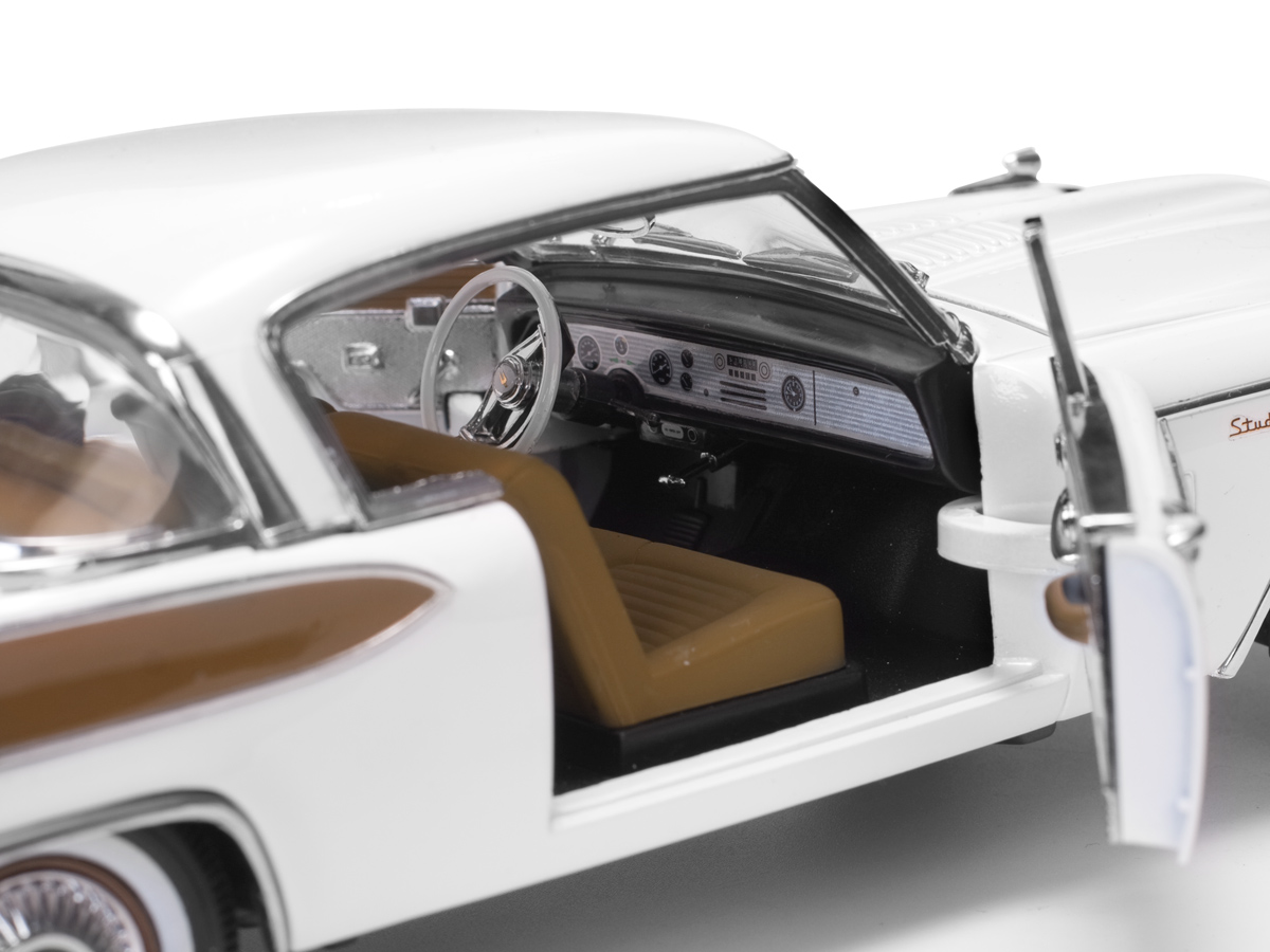 Studebaker Gold Hawk 1:18 Sun Star