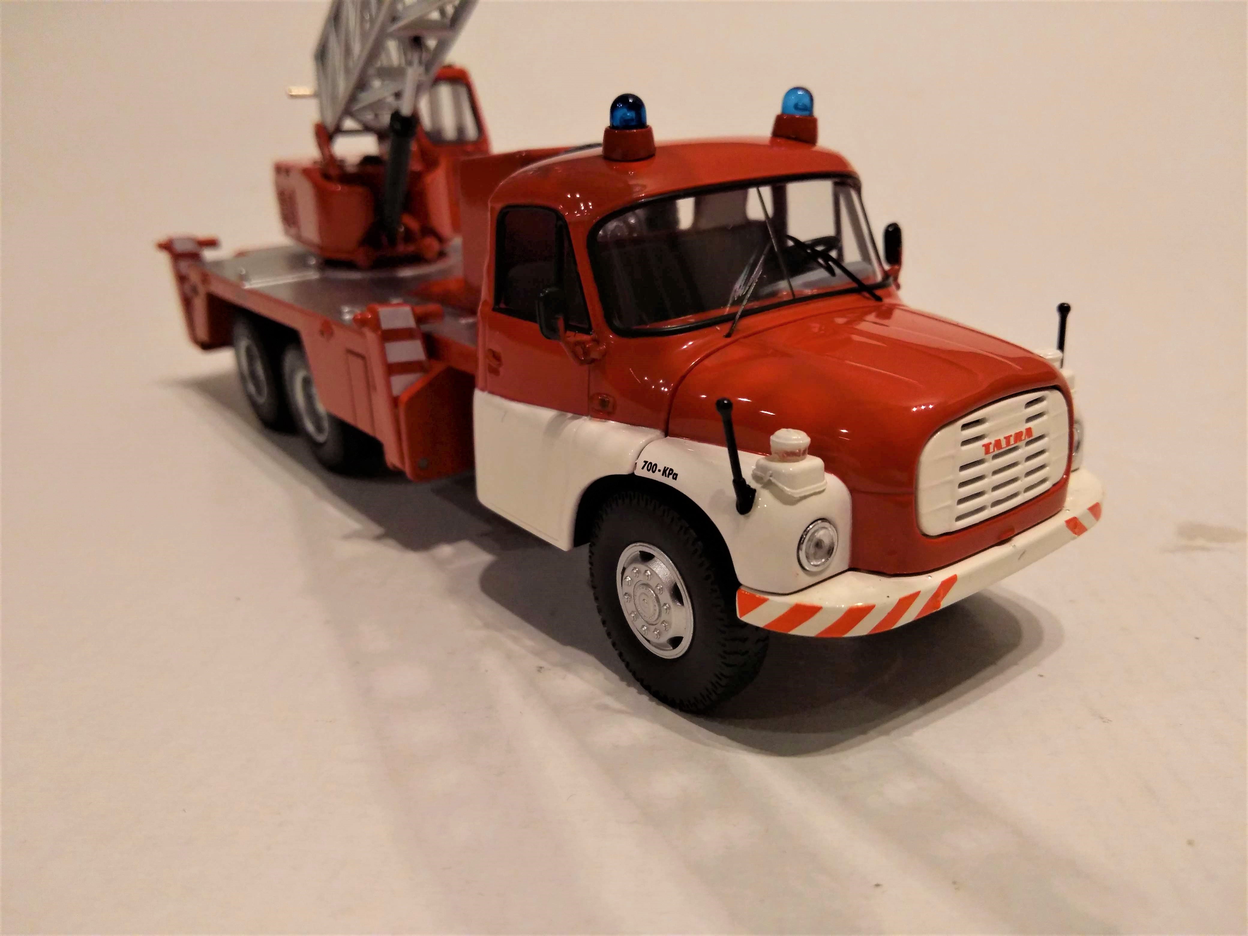 Tatra T148 hasičský jeřáb 1:43 Schuco