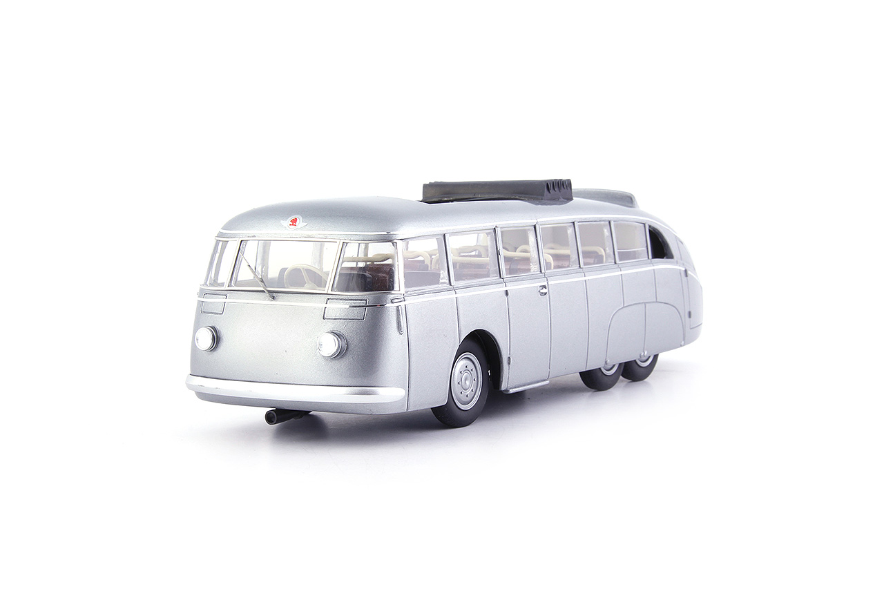 Škoda 532 autobus 1:43 AutoCult