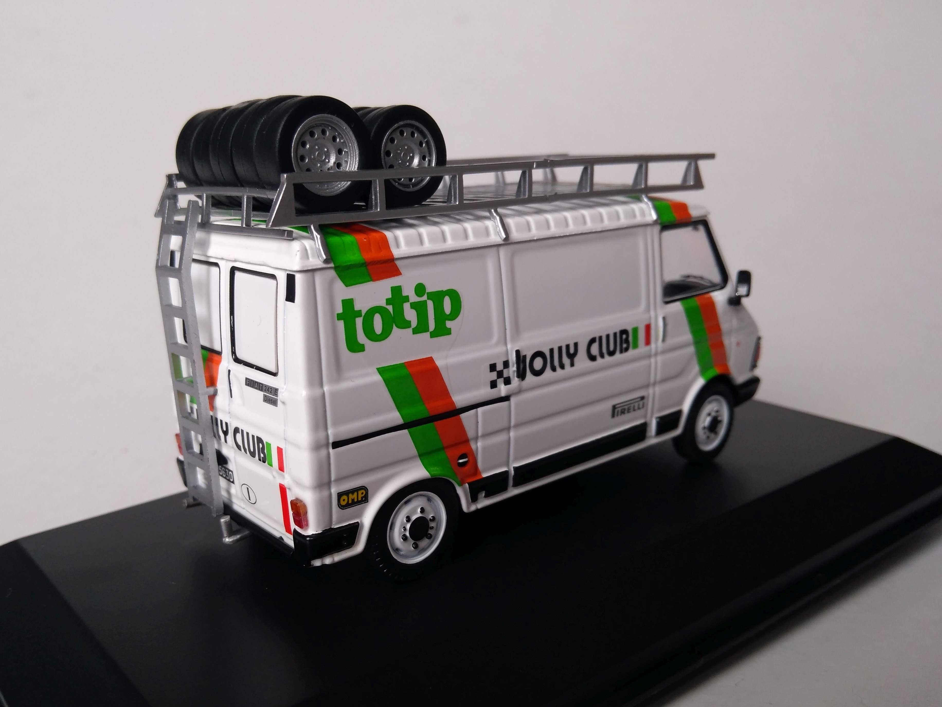 Fiat 242 Totip doprovodné vozidlo 1:43 IXO