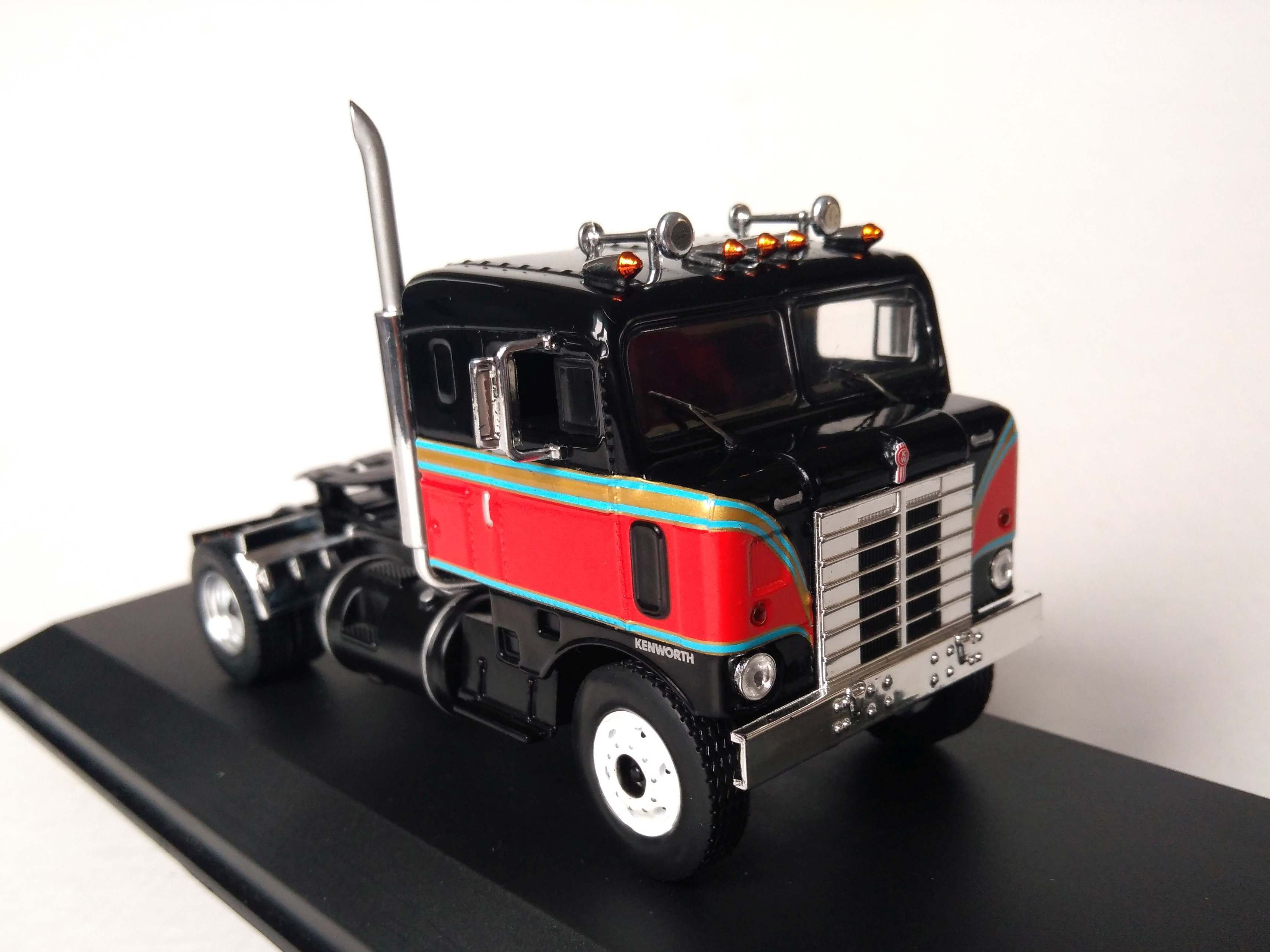 Kenworth Bullnose 1:43 IXO