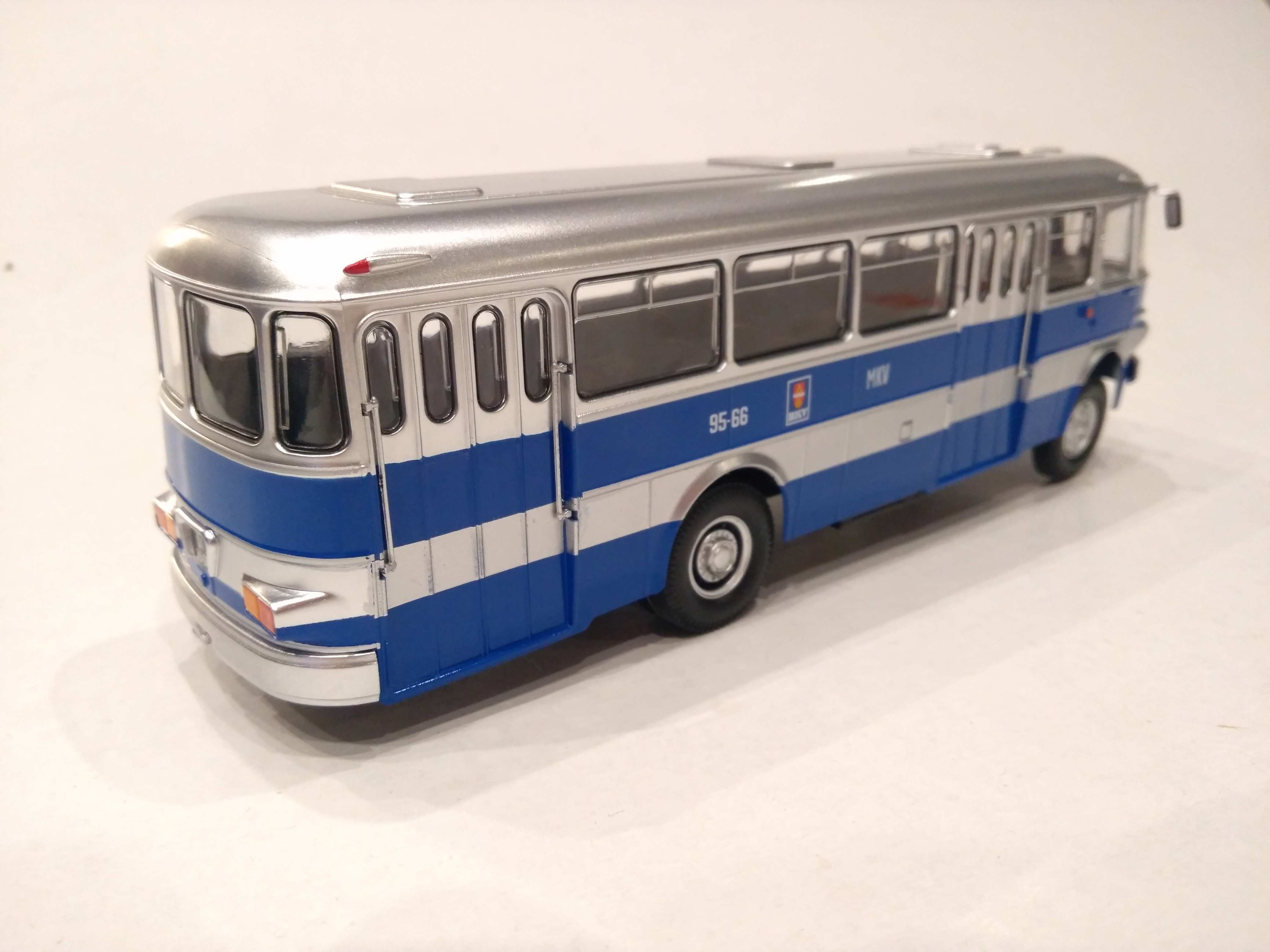 Ikarus 620 Budapešť 1:43 IXO