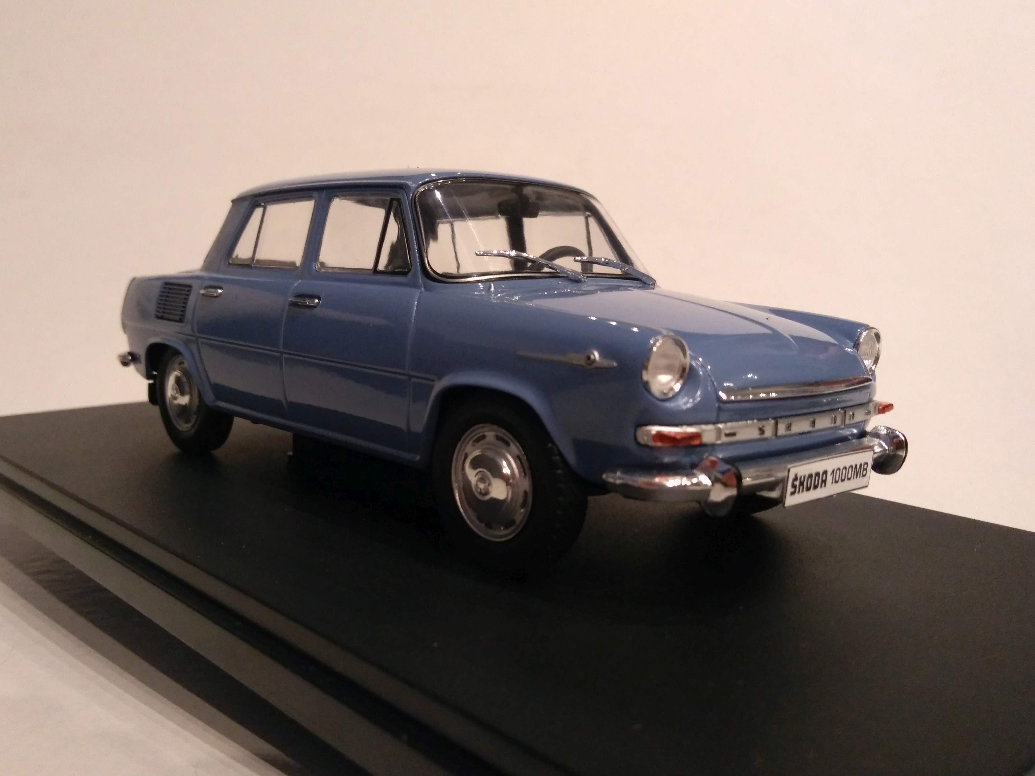 Škoda 1000MB 1:24 Whitebox