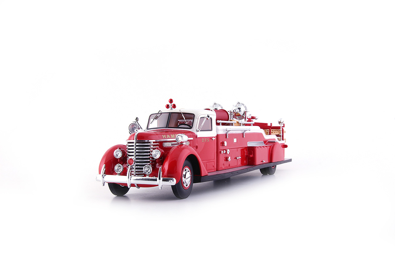 Diamond T City Service Ladder Truck 1:43 AutoCult