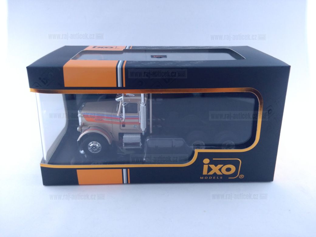 Freightliner FLC 120 64 T 1:43 IXO