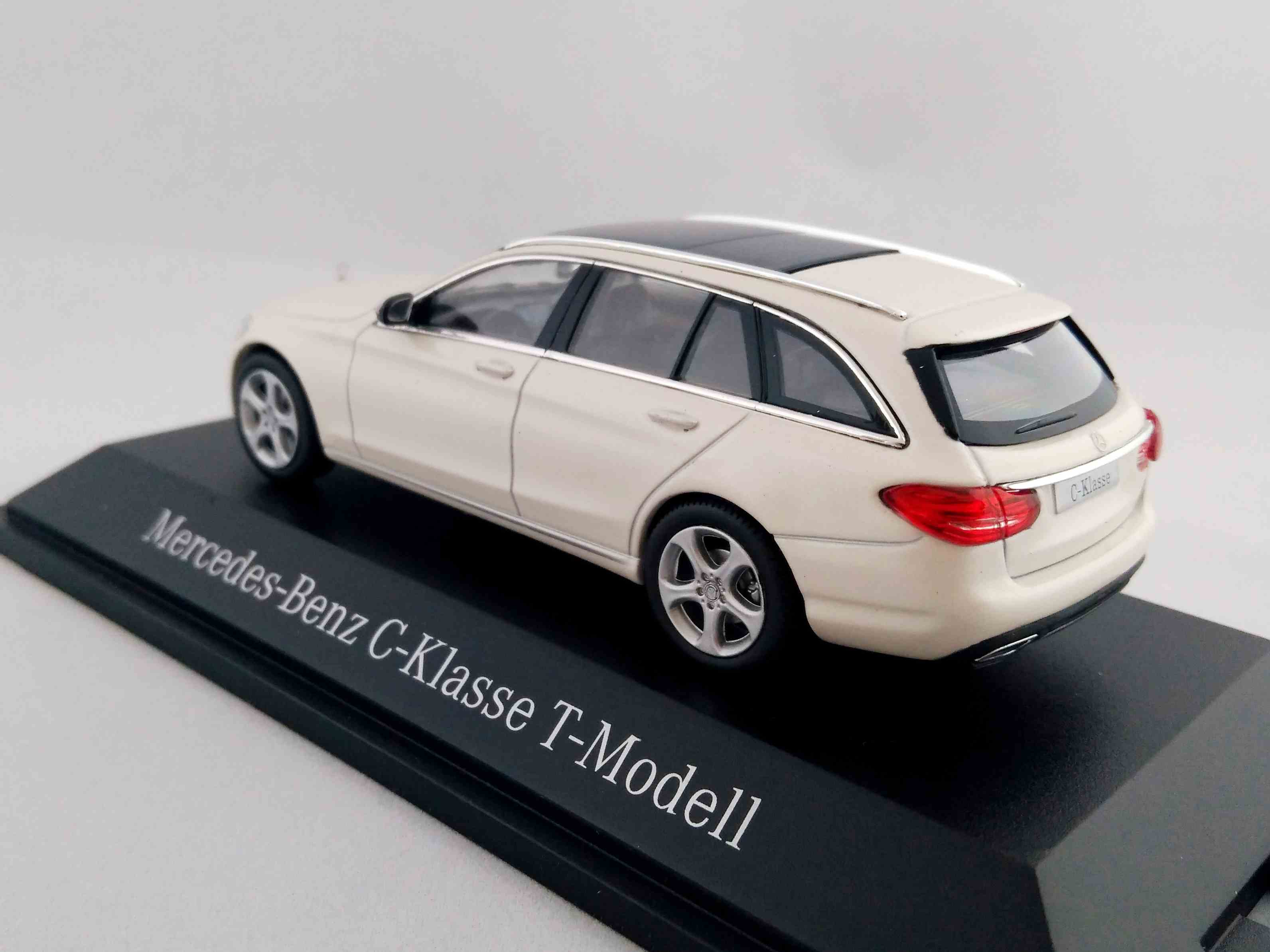 Mercedes třídy C kombi (S205) 1:43 Norev