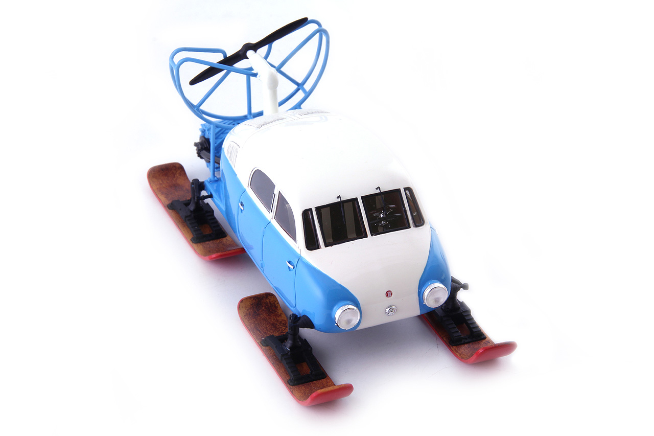 Tatra V855 aerosaně + 1:43 AutoCult (Model of the year 2021 + book)