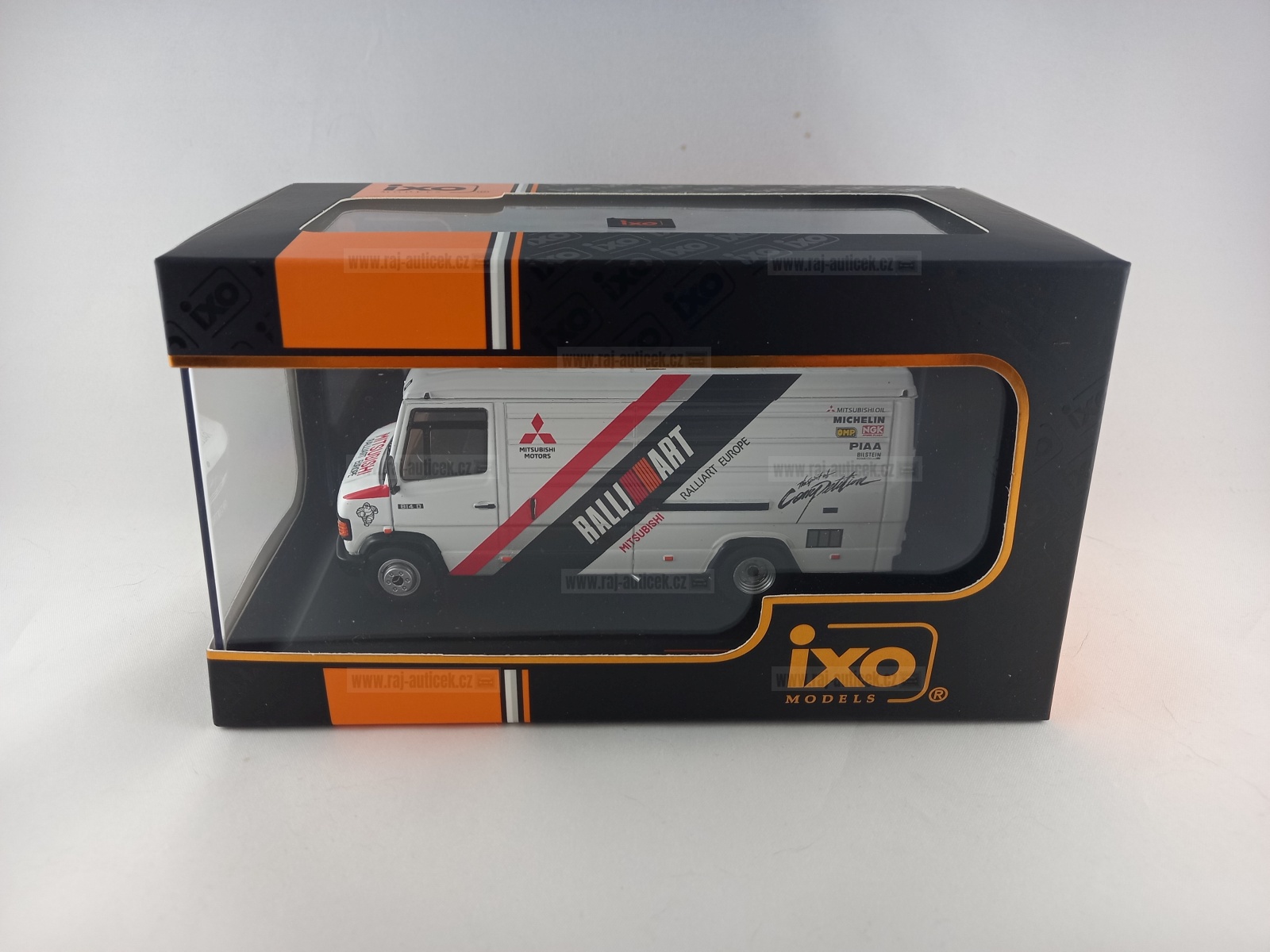 Mercedes 609 D Ralliart doprovodné vozidlo 1:43 IXO