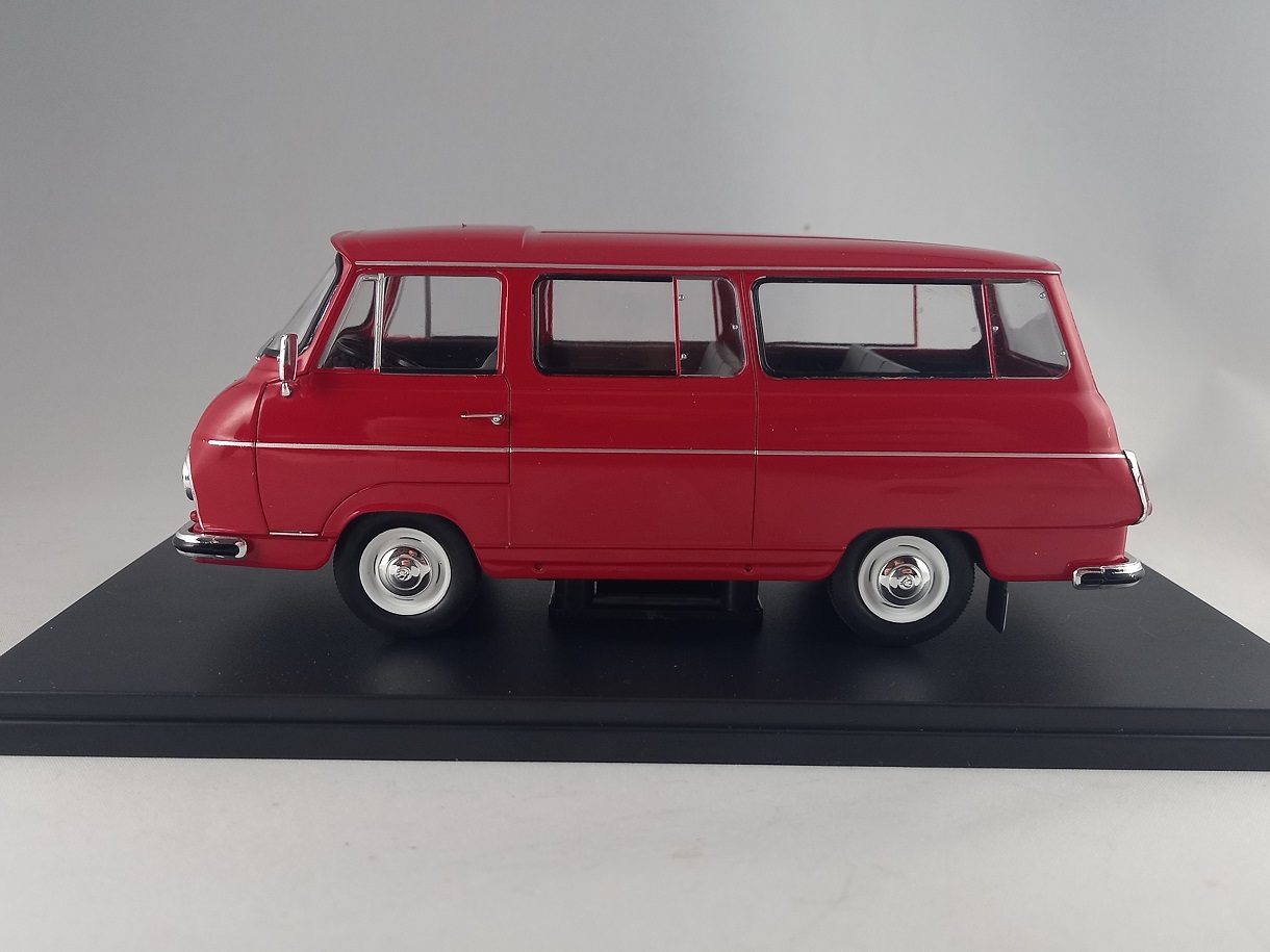 Škoda 1203 červená 1:24 Whitebox