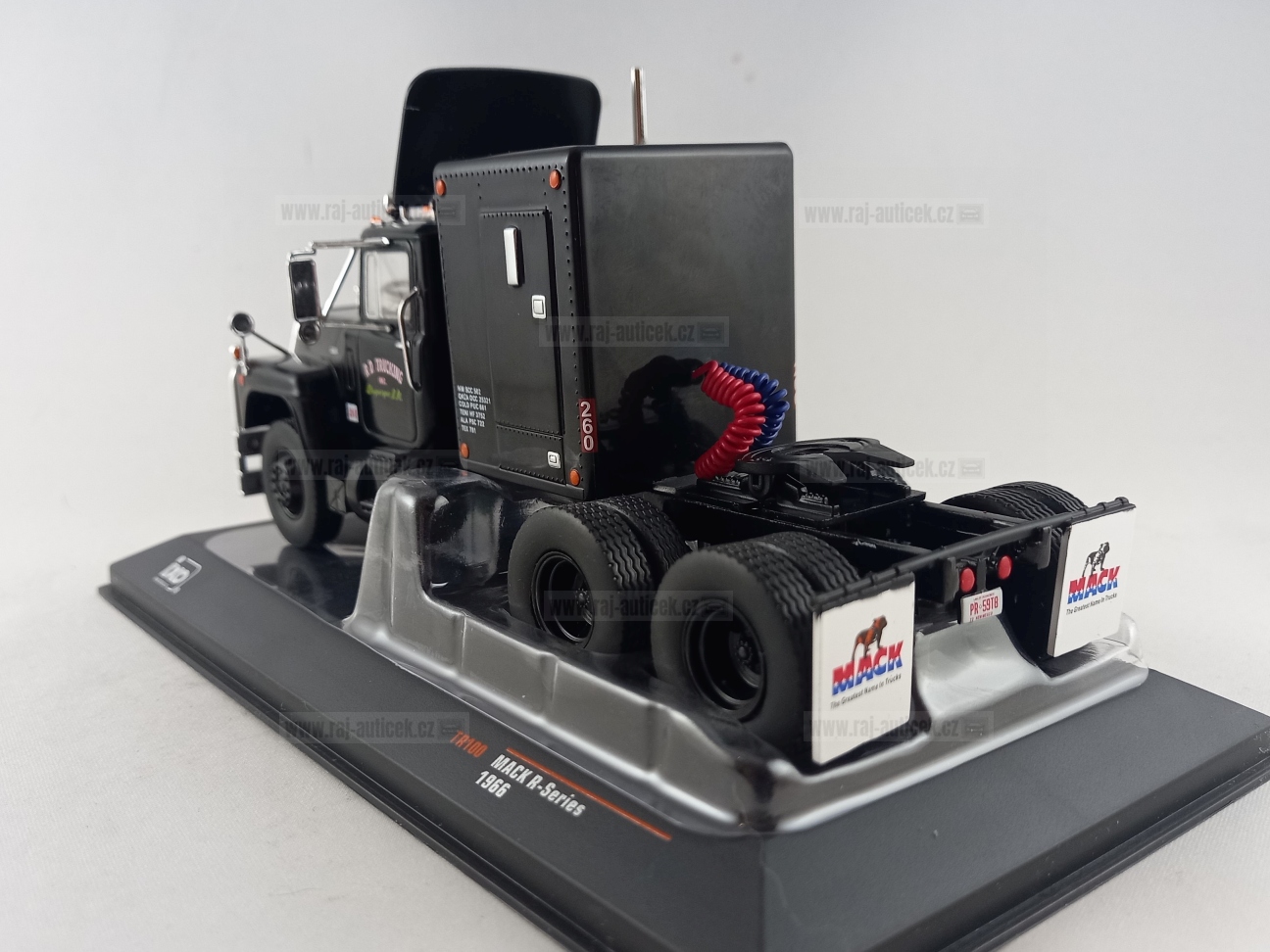 Mack R-series se zadní kabinou 1:43 IXO