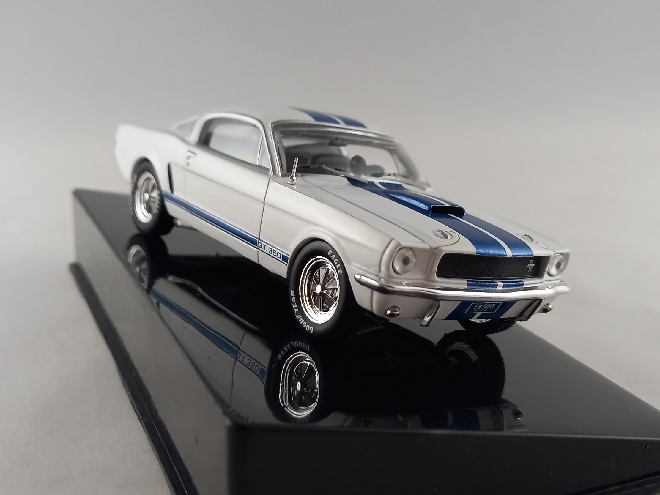 Ford Mustang Shelby GT 350 1:43 IXO