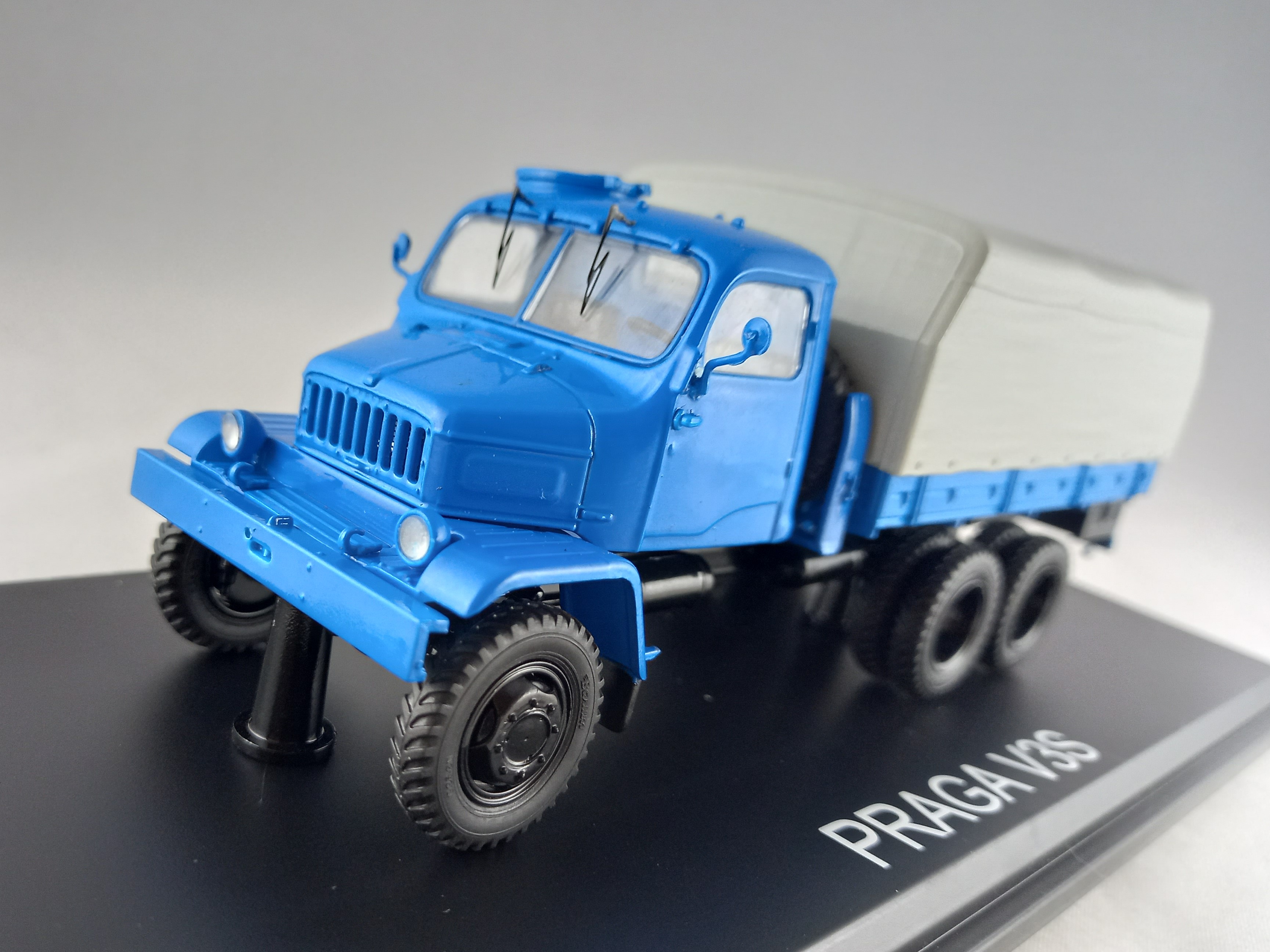Praga V3S Valník s plachtou 1:43 SSM