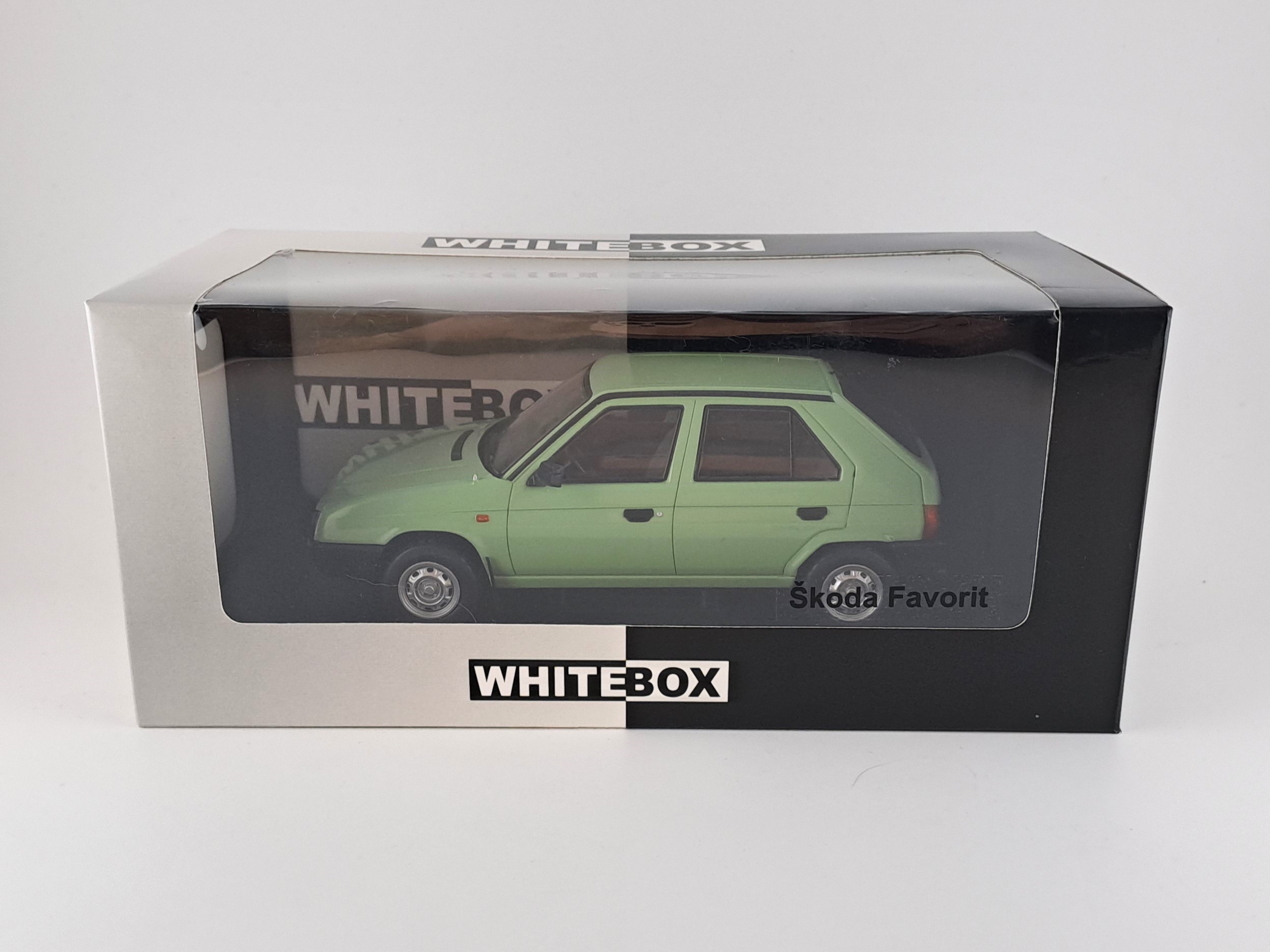 Škoda Favorit 1987 1:24 Whitebox