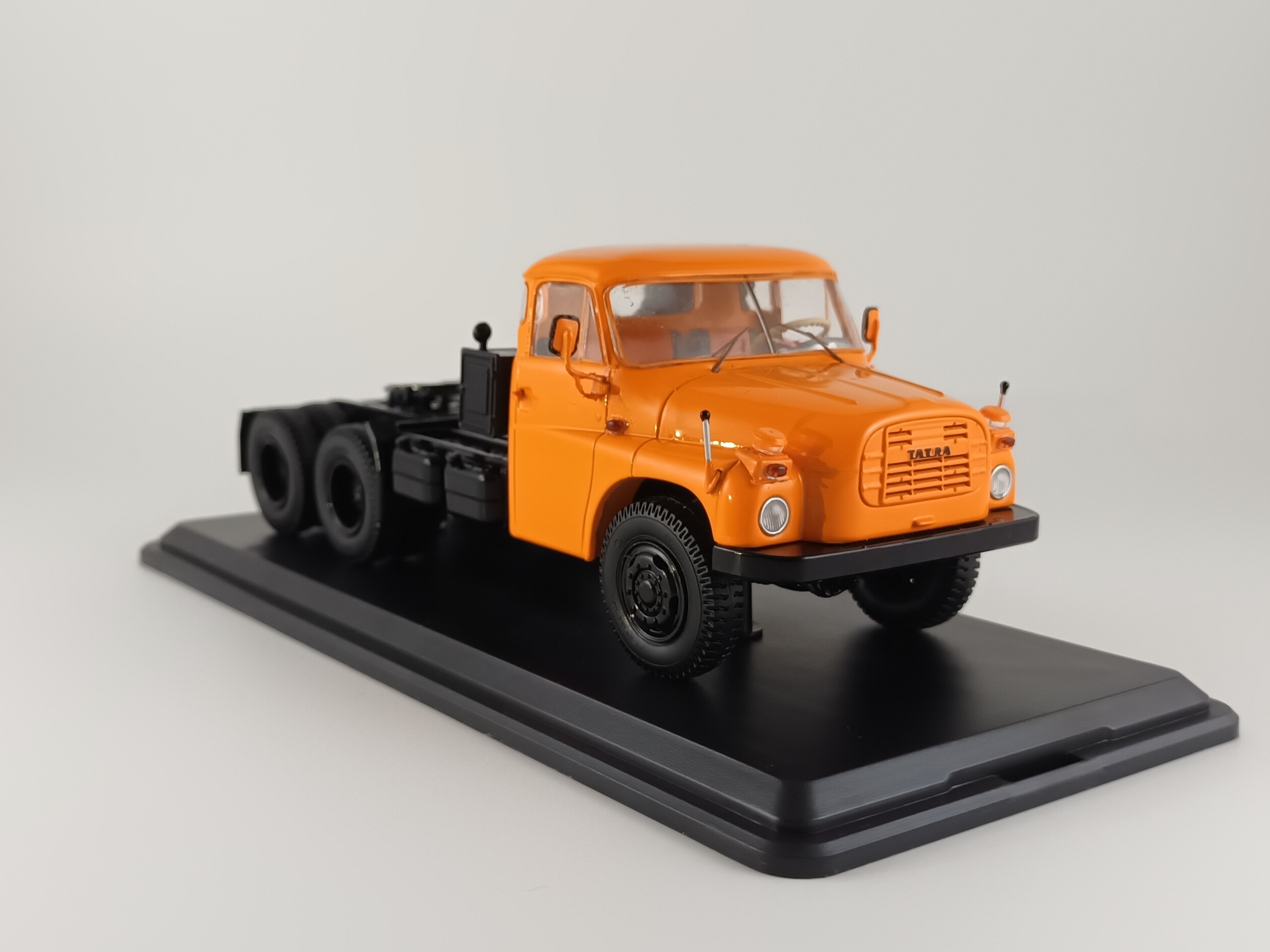 Tatra T148 NT 6X6 oranžový 1:43 SSM