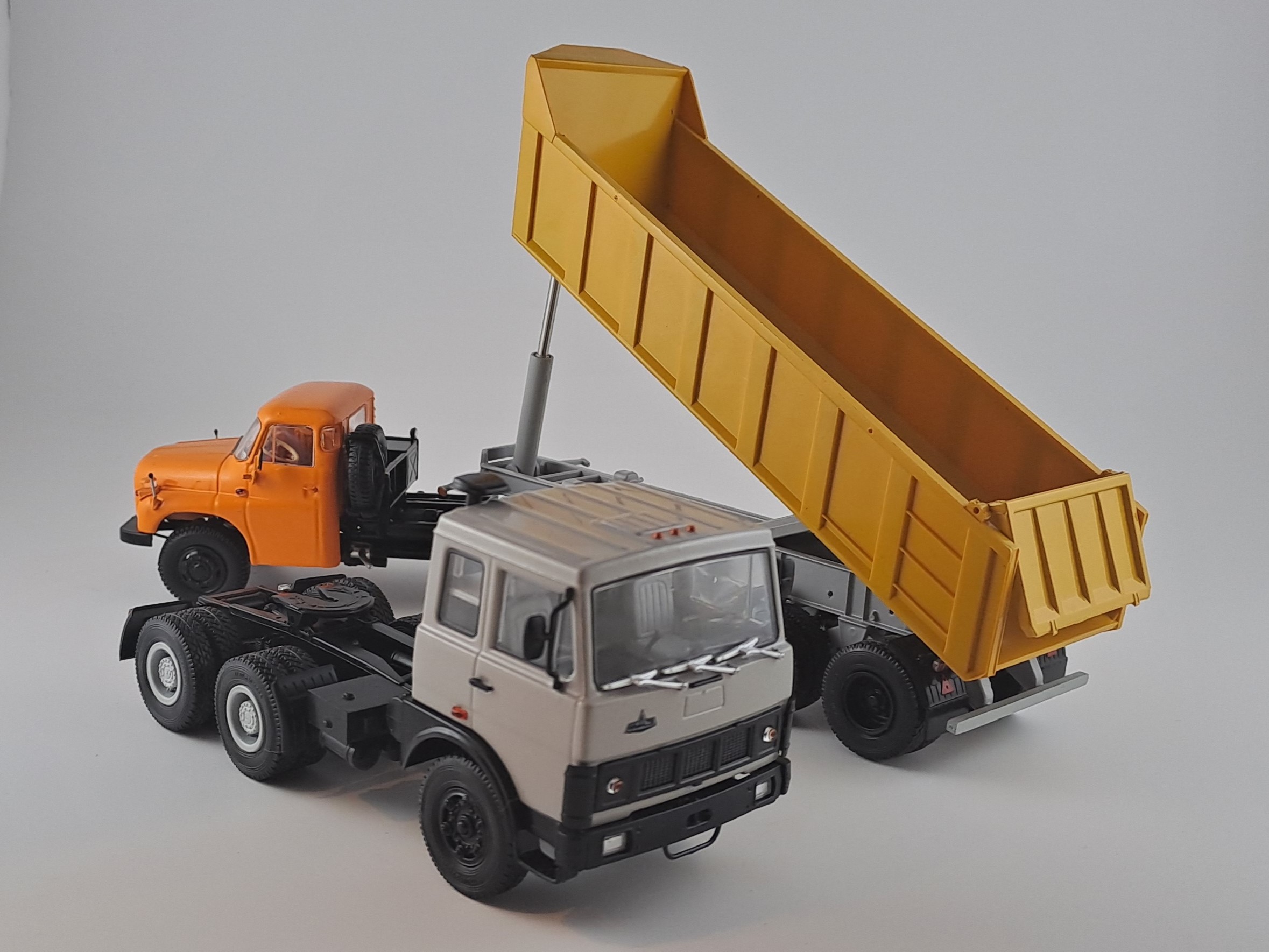 Tatra T148 NT 6x6 s návěsem MAZ-9506-20 + tahač MAZ-6422 1:43 Auto Historia