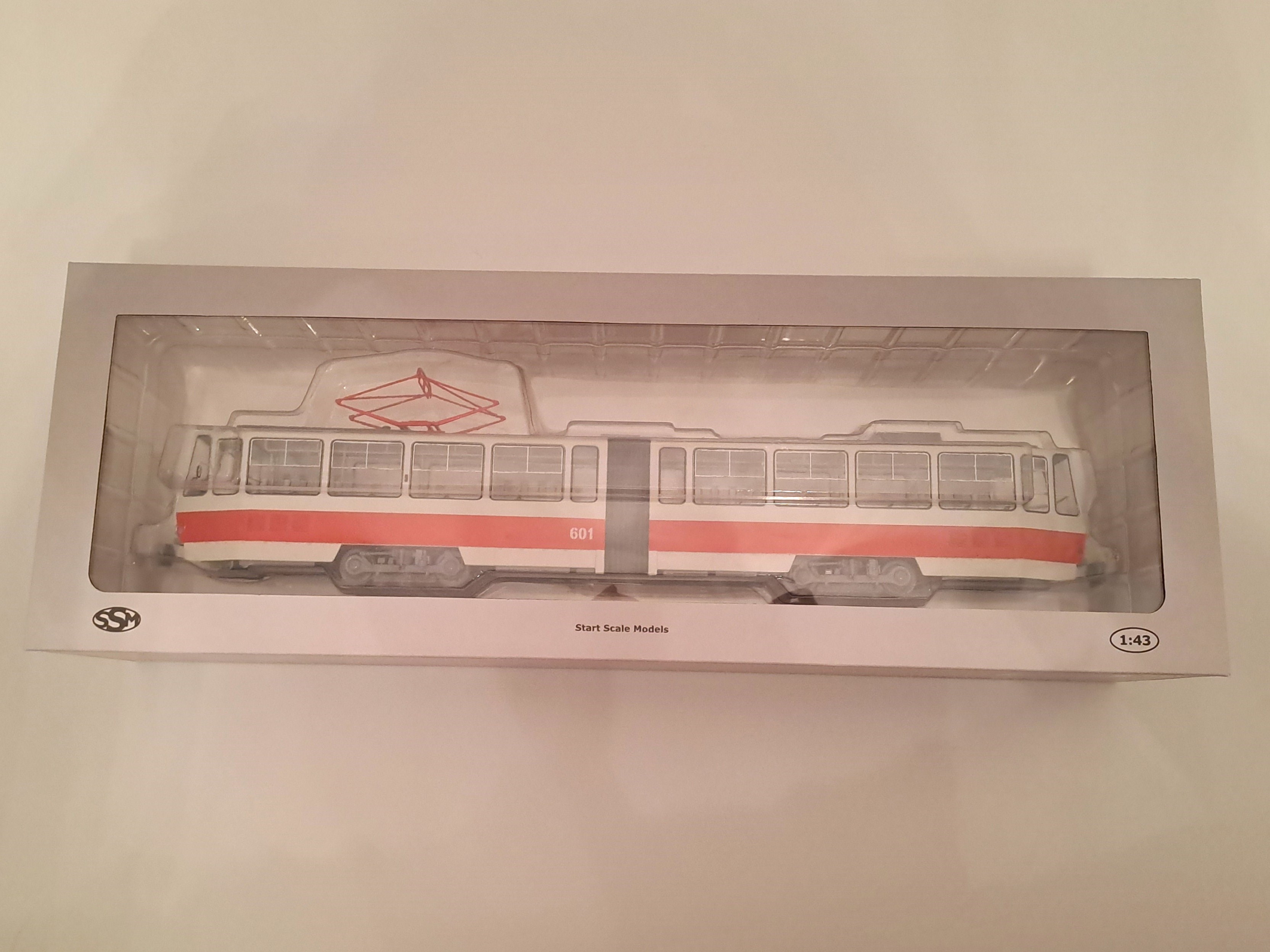 tramvaj Tatra KT4 červenobílá 1:43 SSM