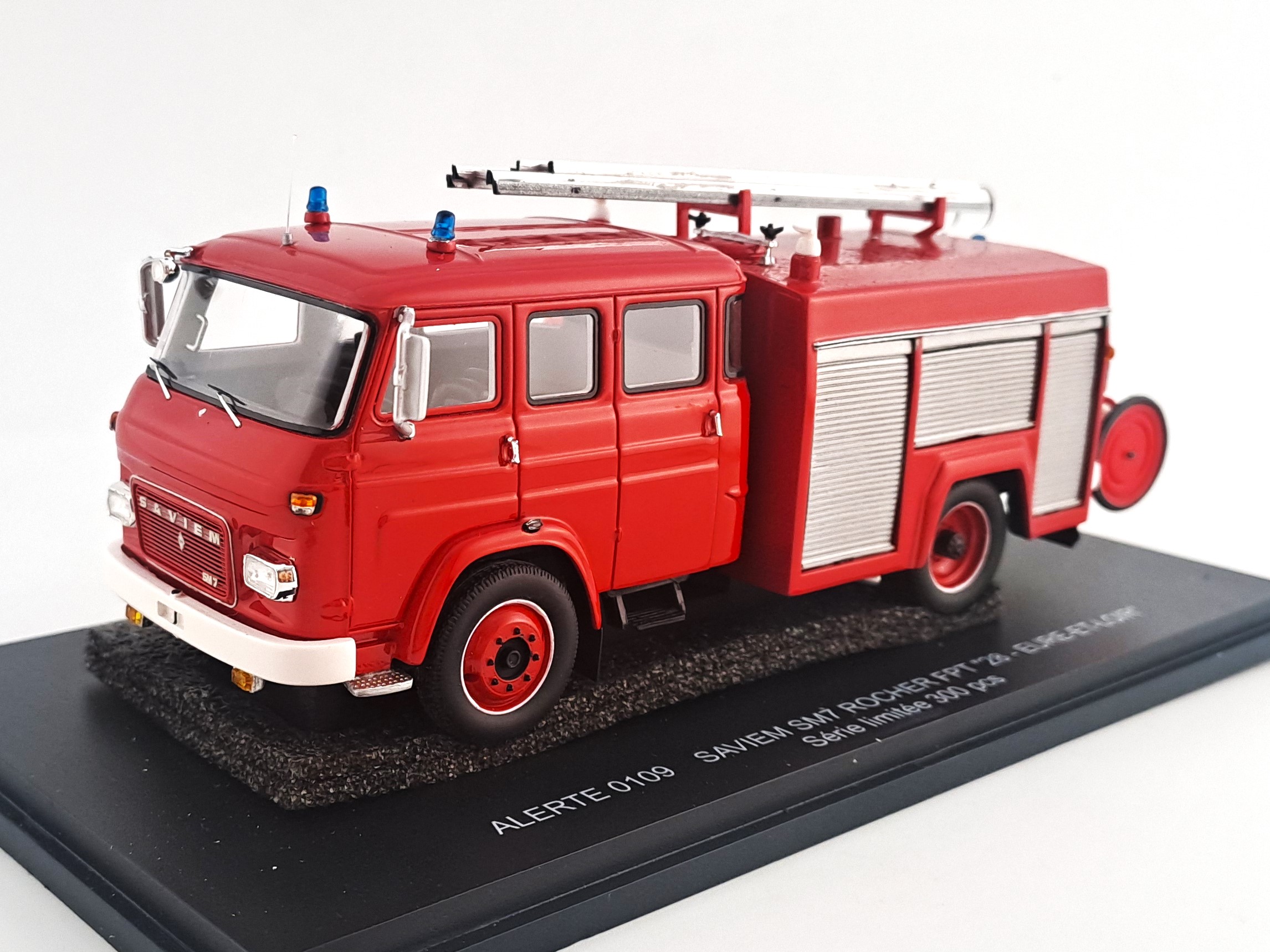 Saviem SM7 Rocher FPT Sides 1:43 Alerte