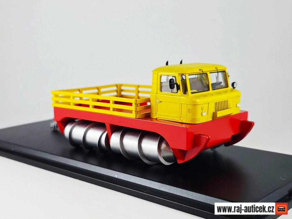 sněžné vozidlo GPI-72 1:43 ModelPro