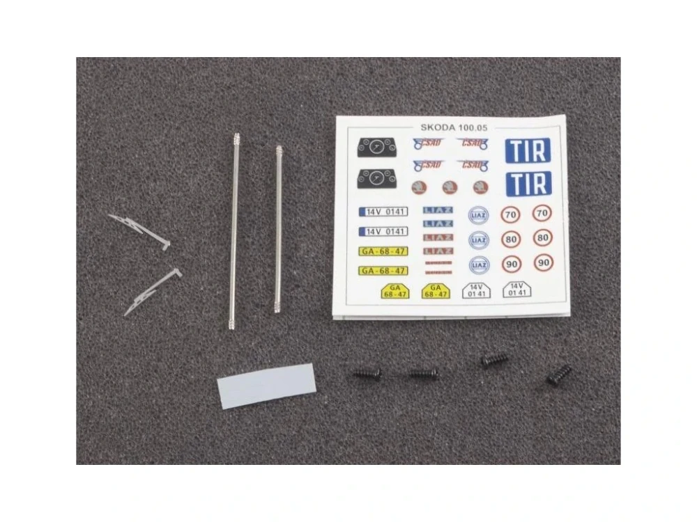 Liaz 100.05 valník s plachtou STAVEBNICE 1:43 AVD