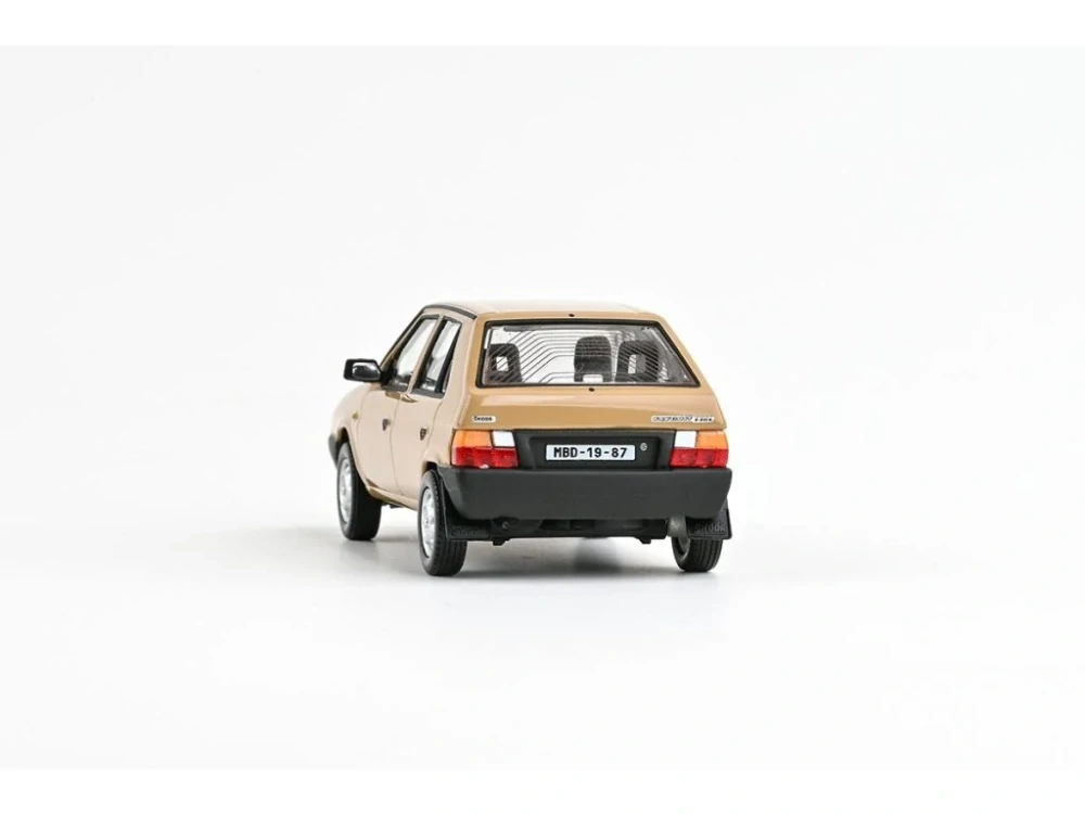 Škoda Favorit 136L (1988) - Hnědá Beduínská 1:43 Abrex